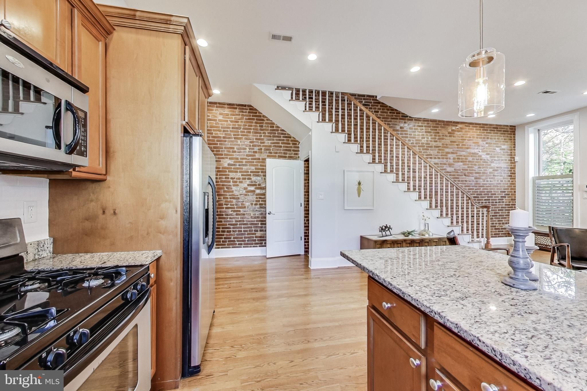 Real estate listing preview #16