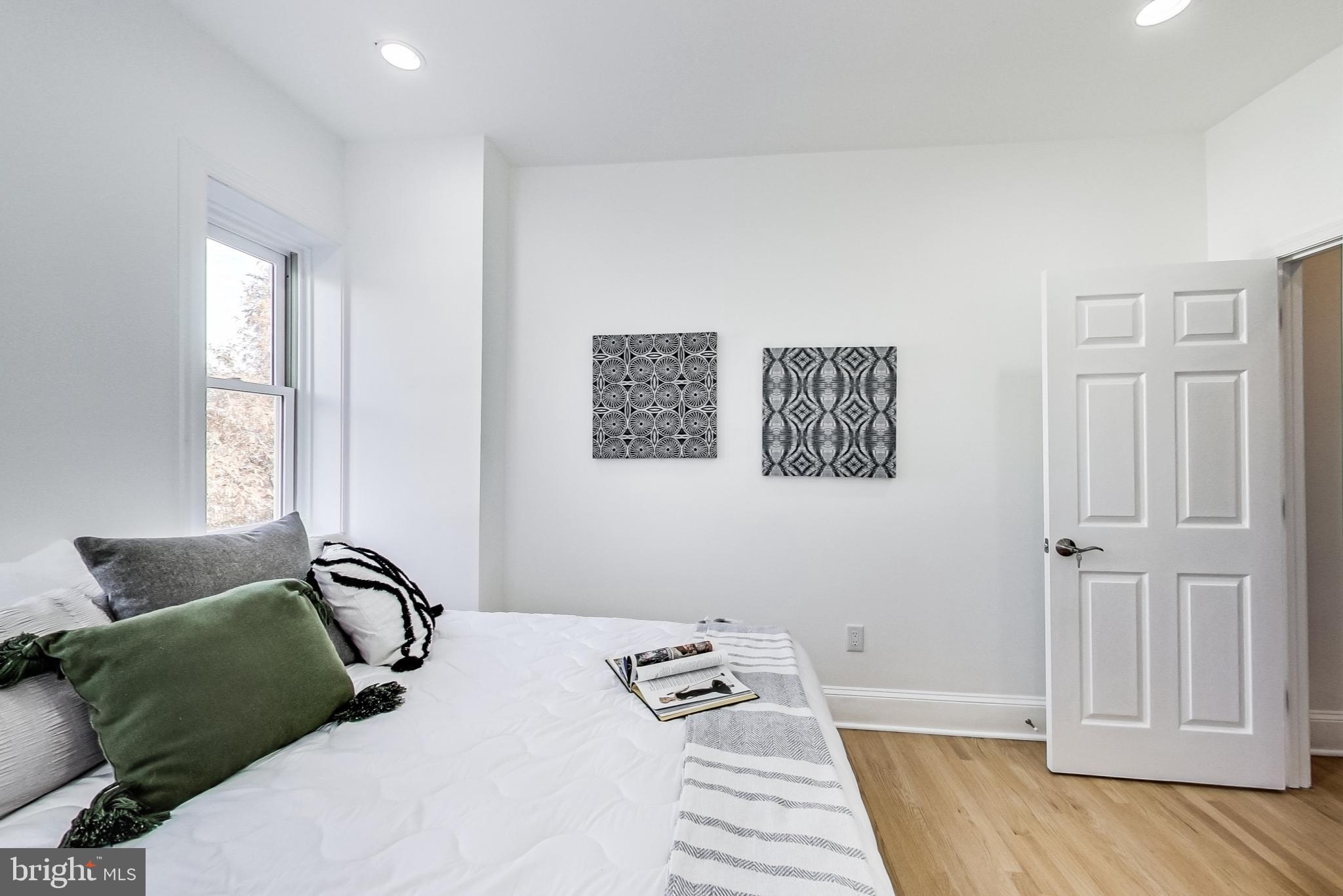 Real estate listing preview #24