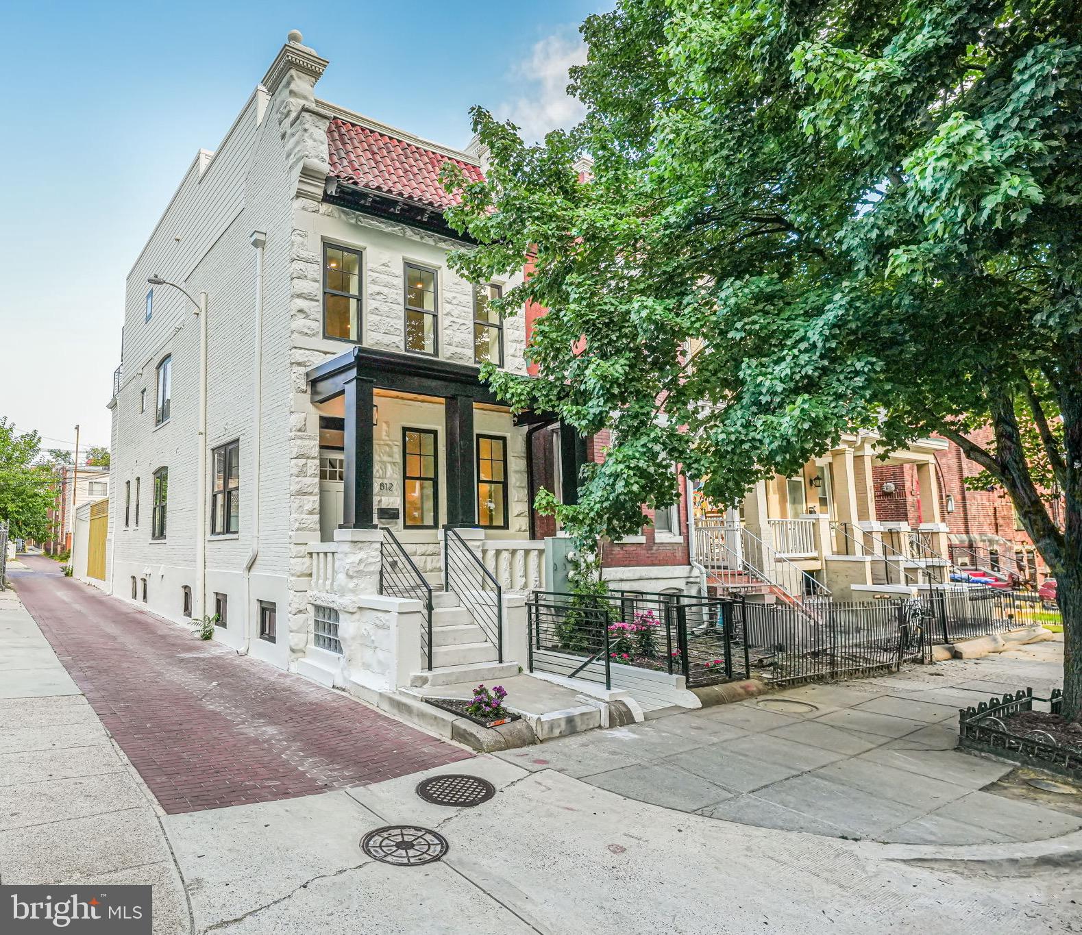 Real estate listing preview #1