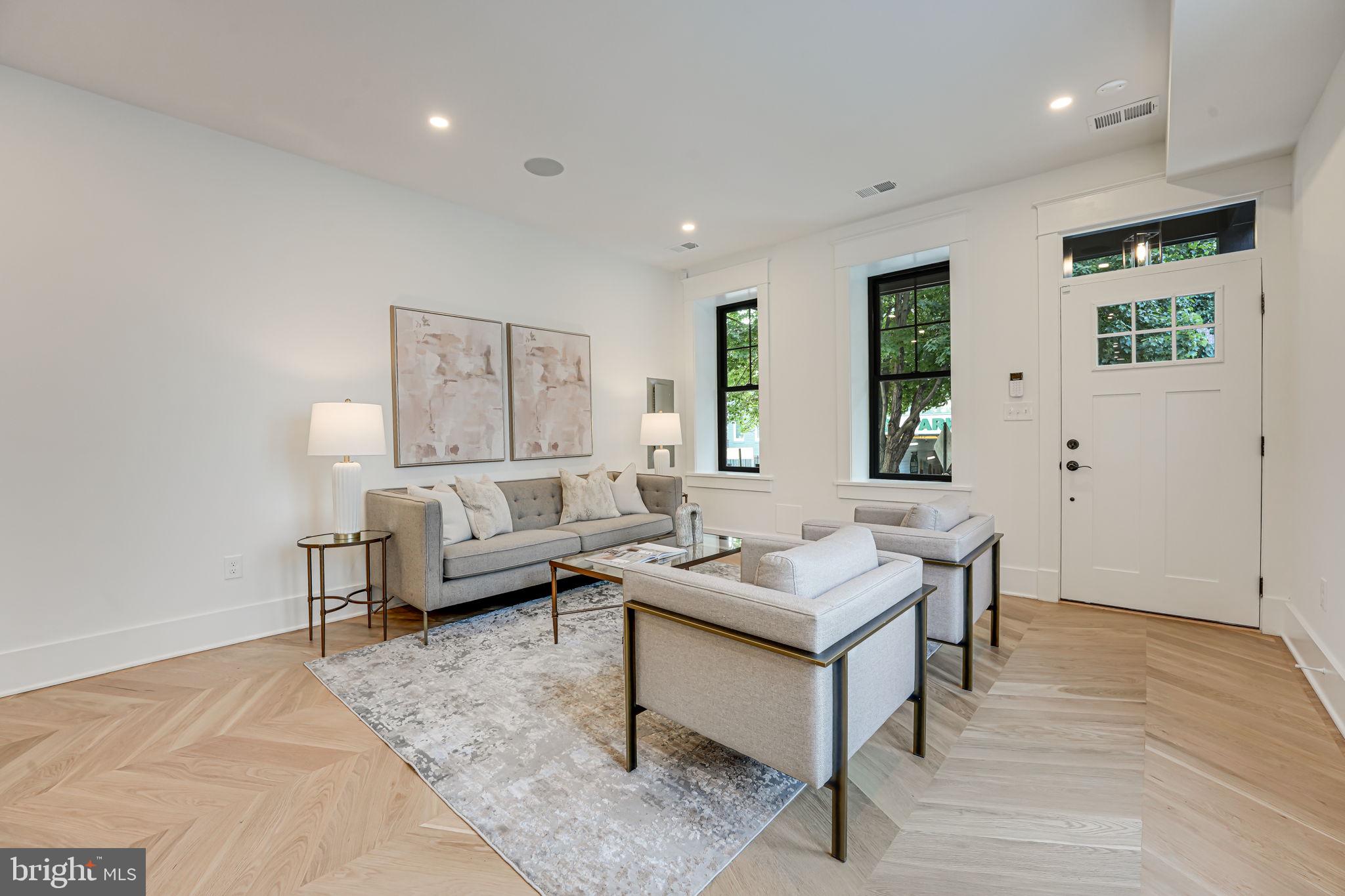 Real estate listing preview #8