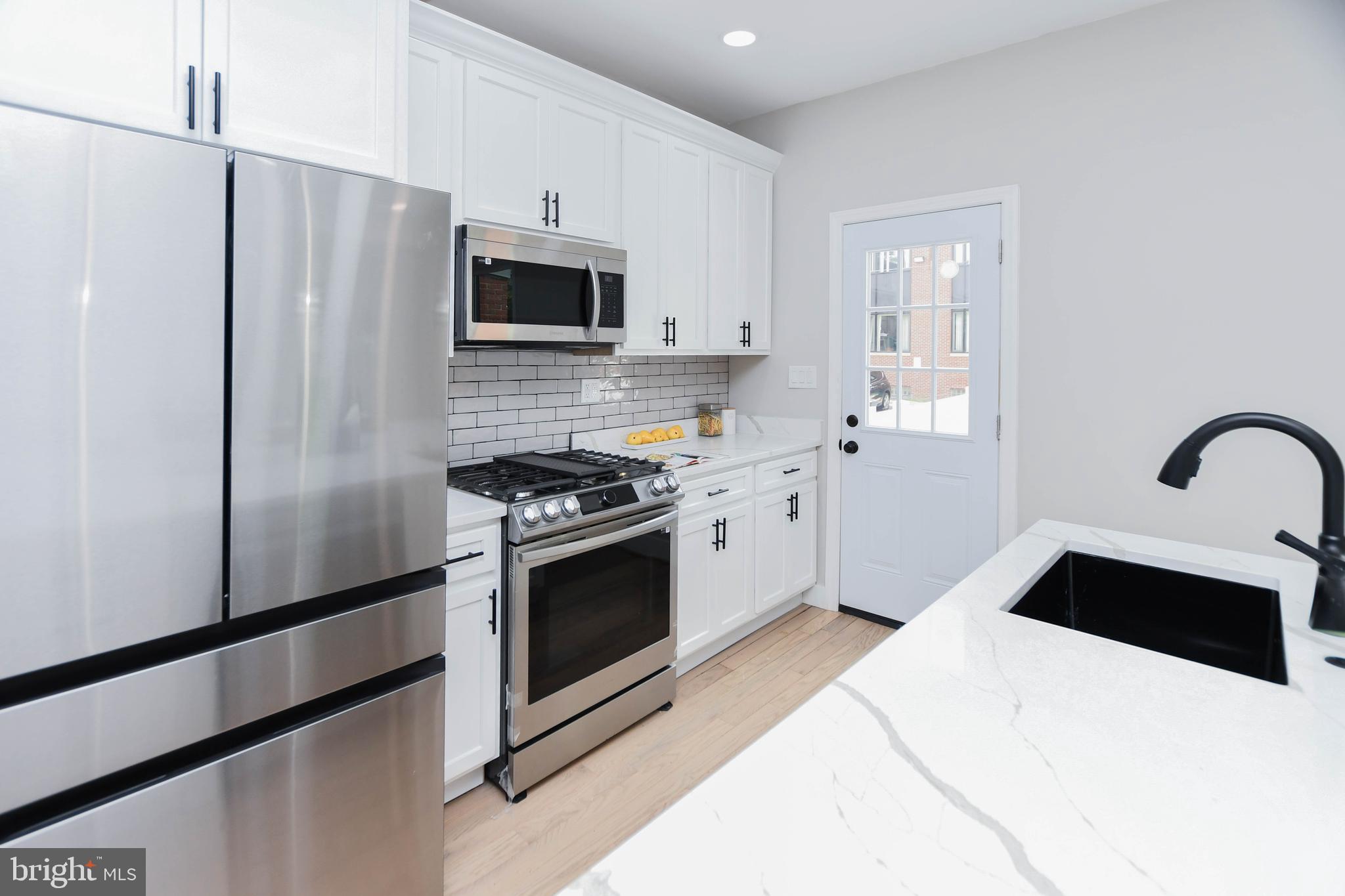 Real estate listing preview #4