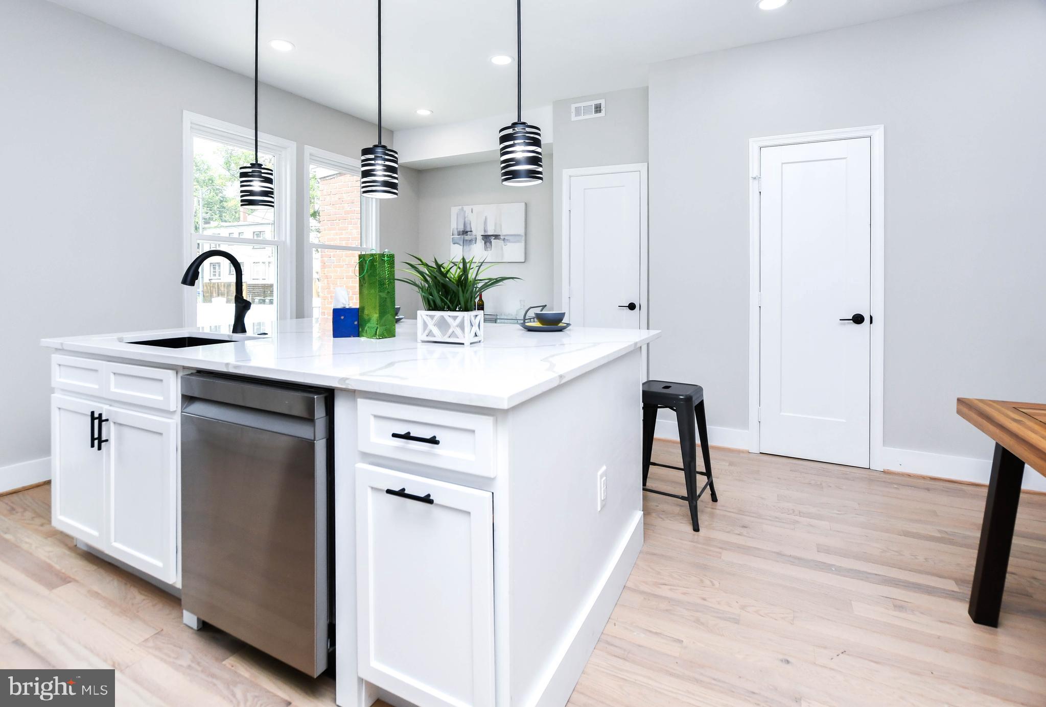 Real estate listing preview #10