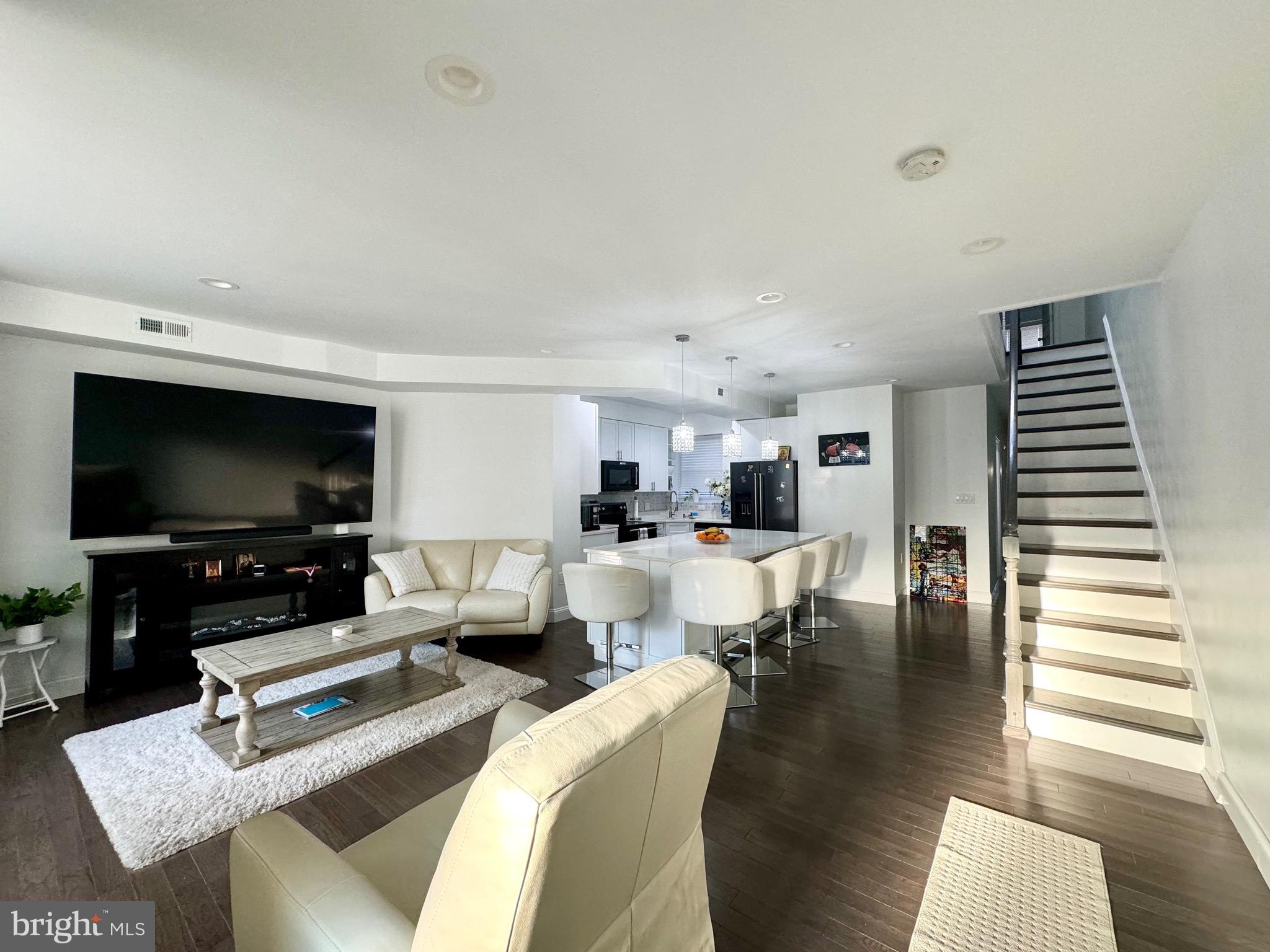 Real estate listing preview #4