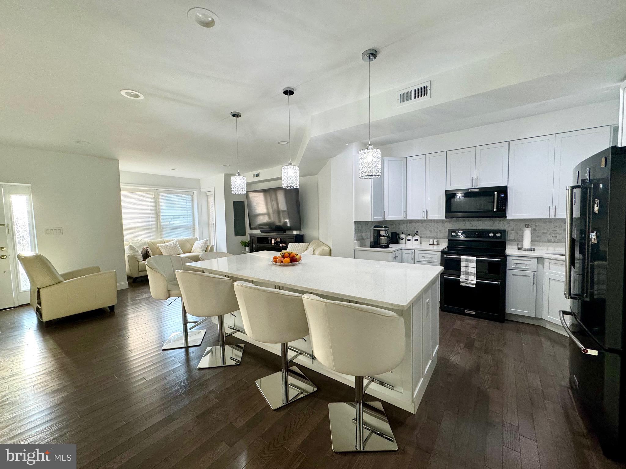 Real estate listing preview #5