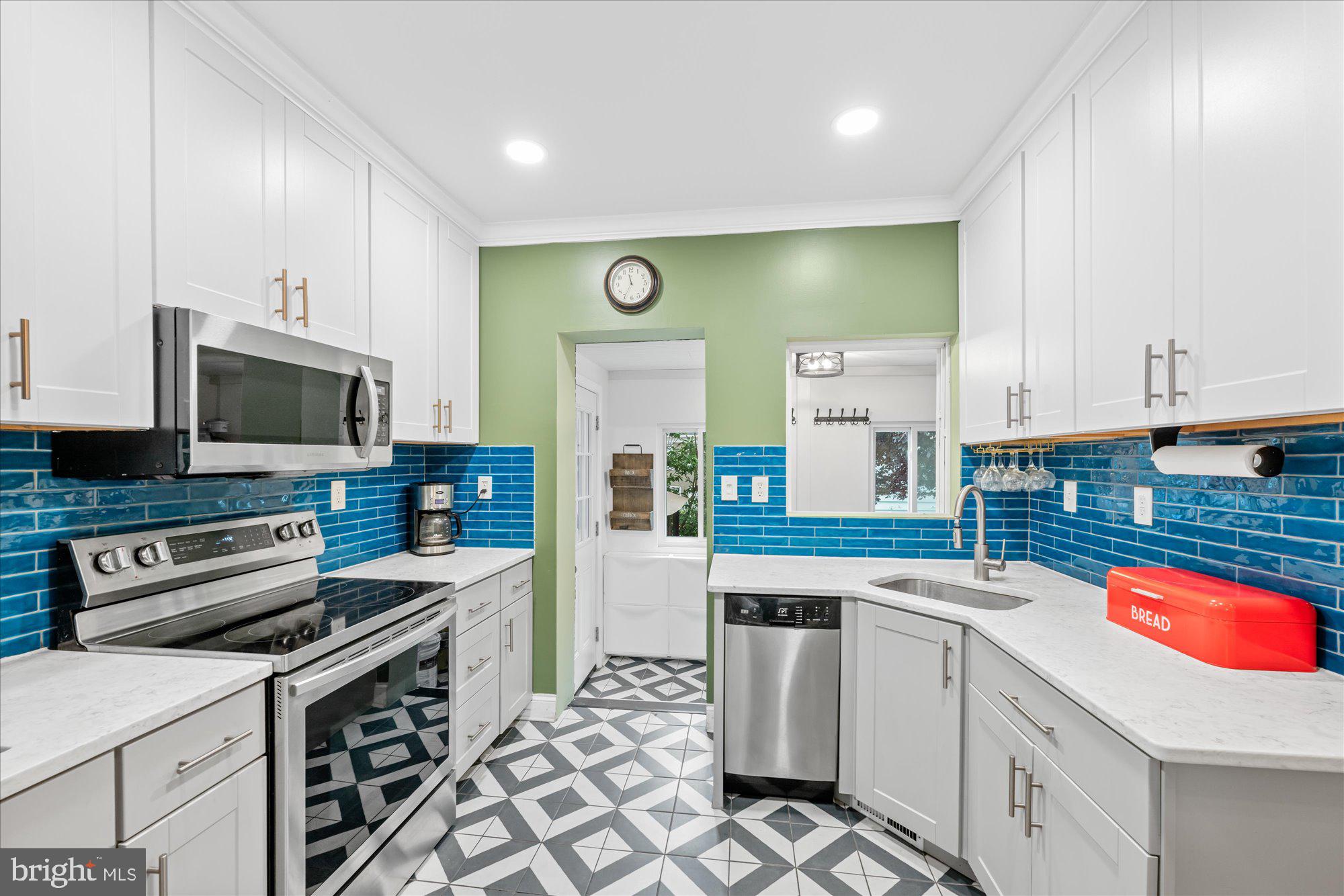 Real estate listing preview #17