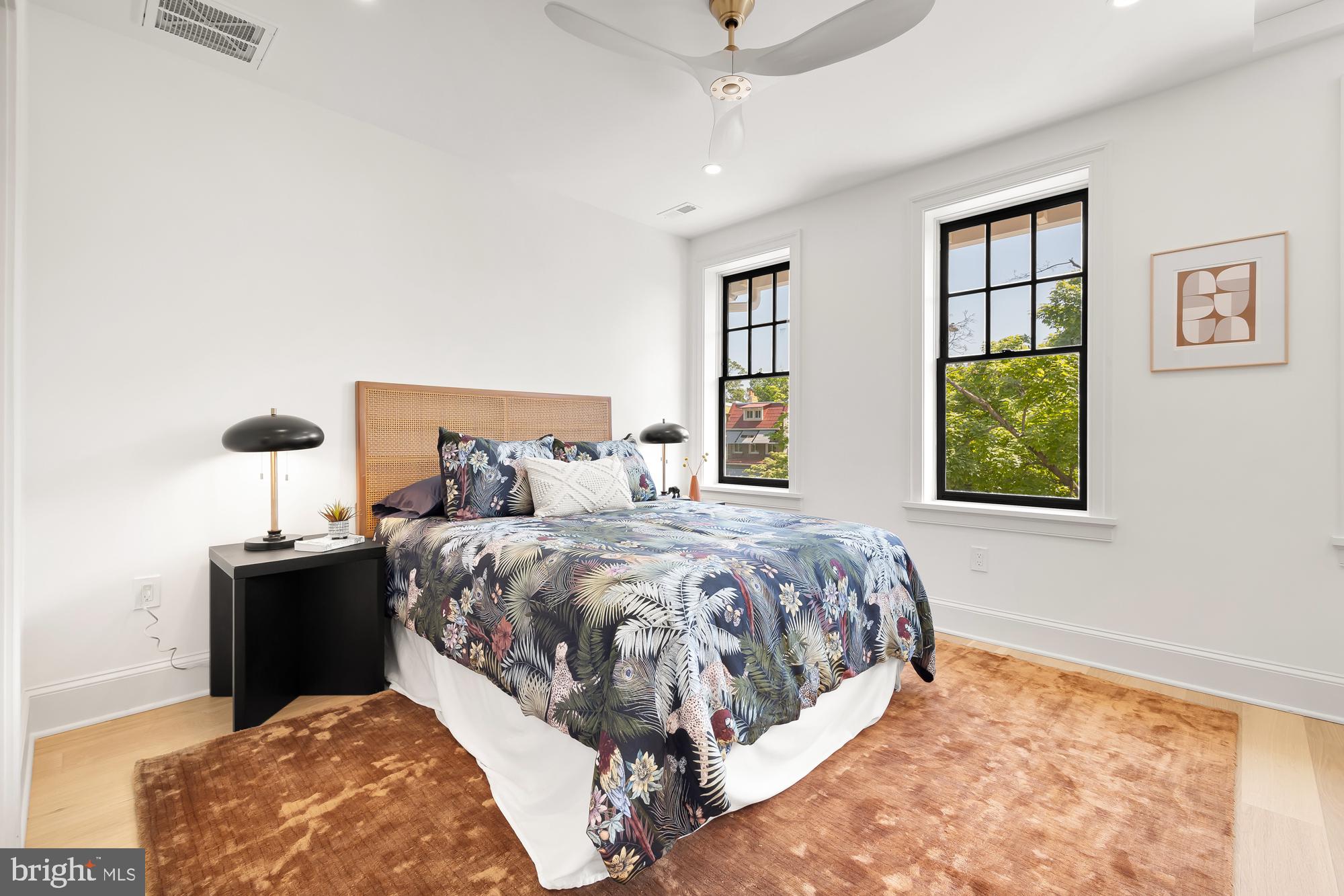 Real estate listing preview #14