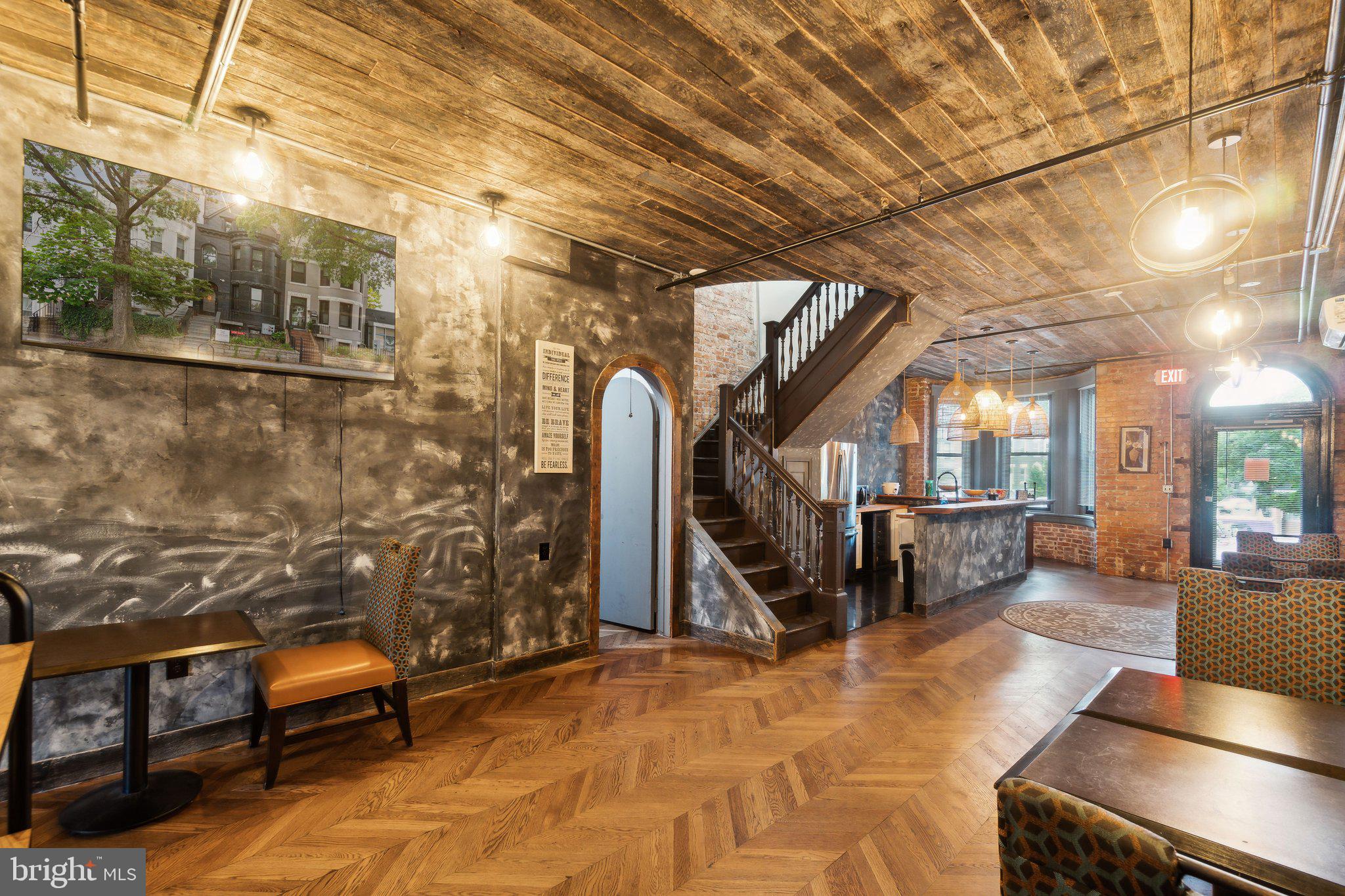 Real estate listing preview #4