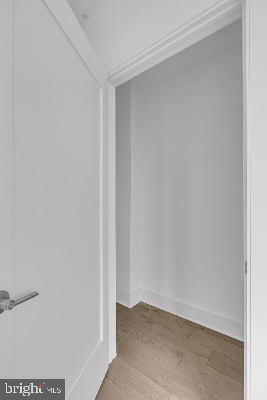 Real estate listing preview #24