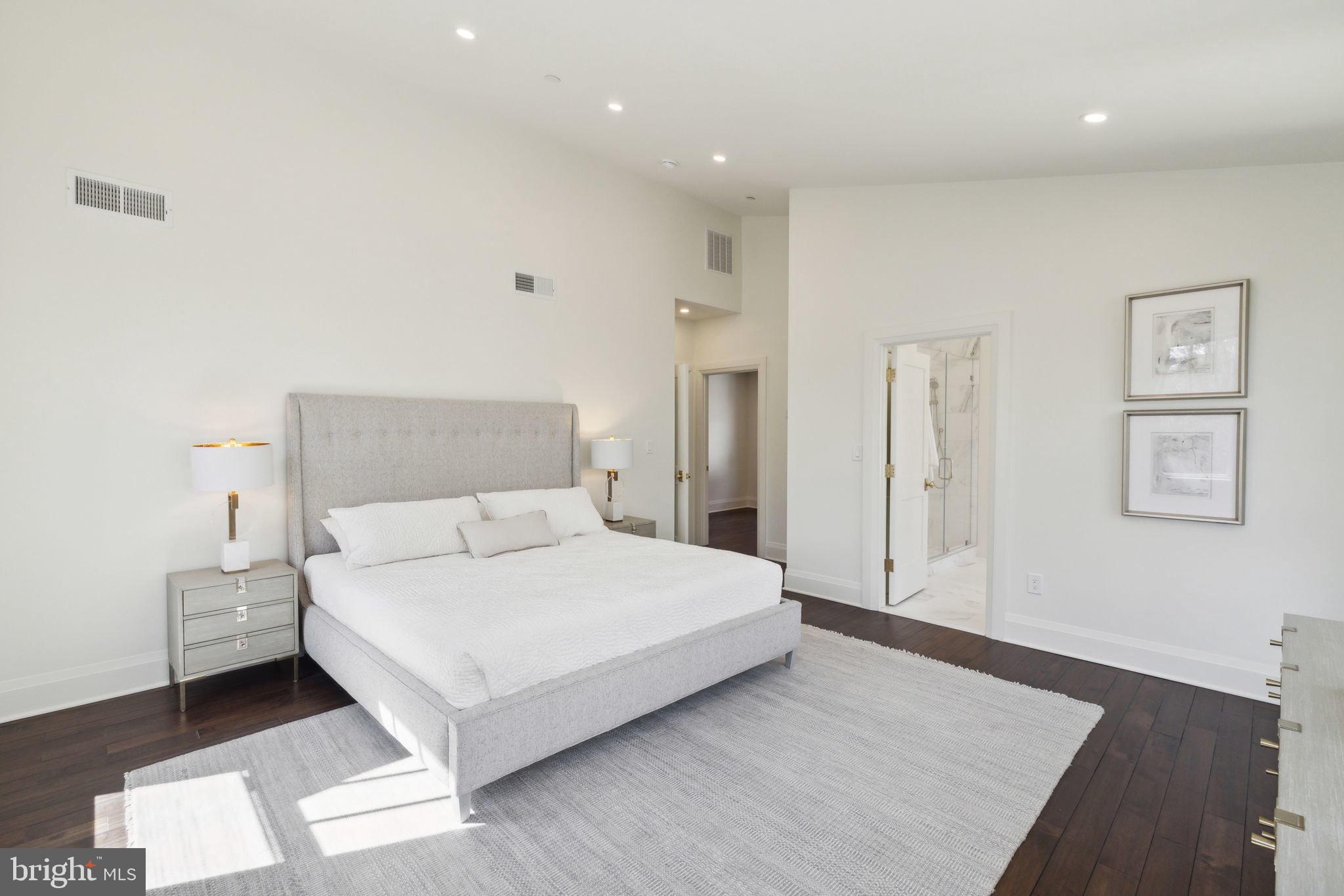 Real estate listing preview #16