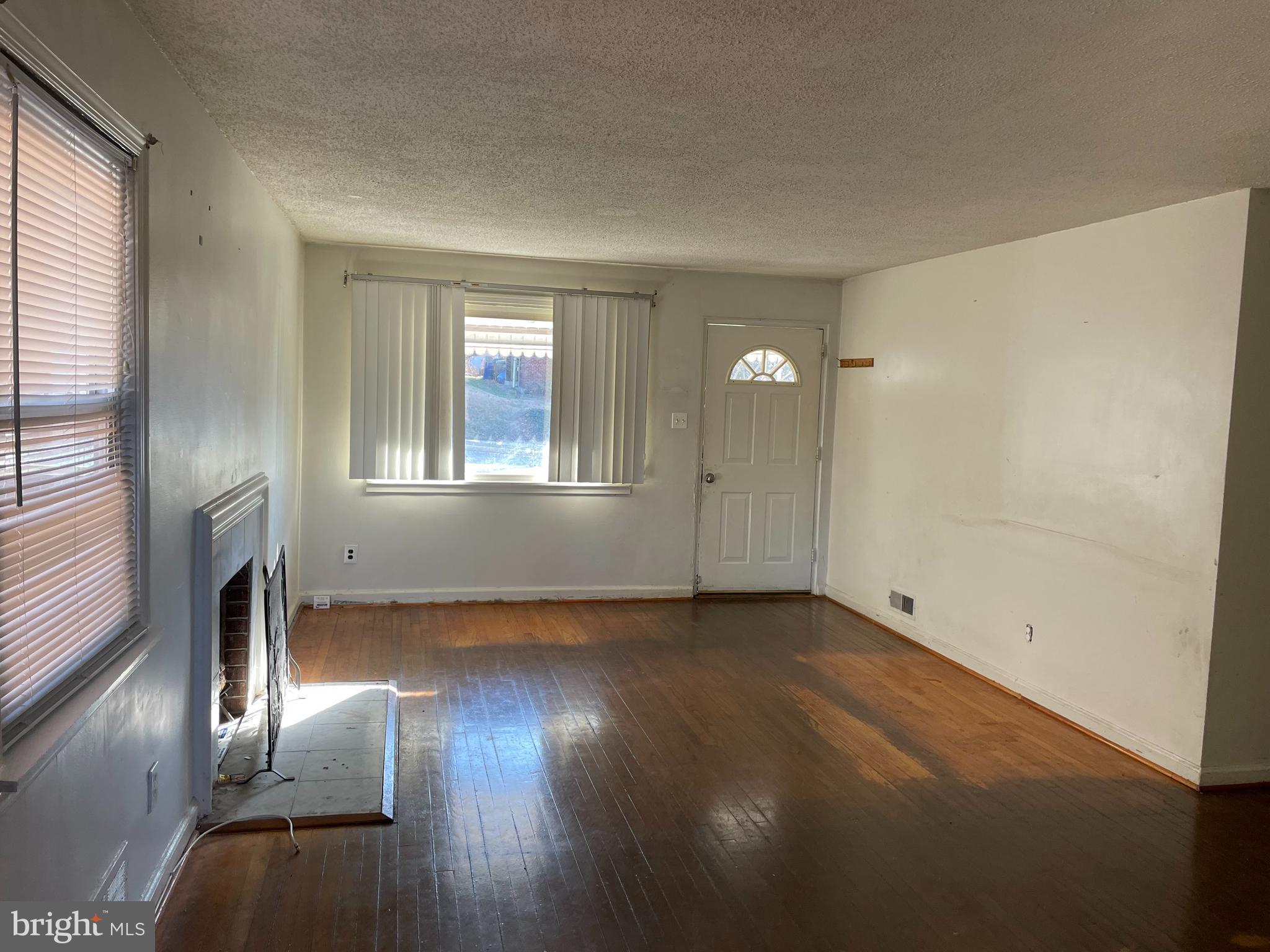 Real estate listing preview #2