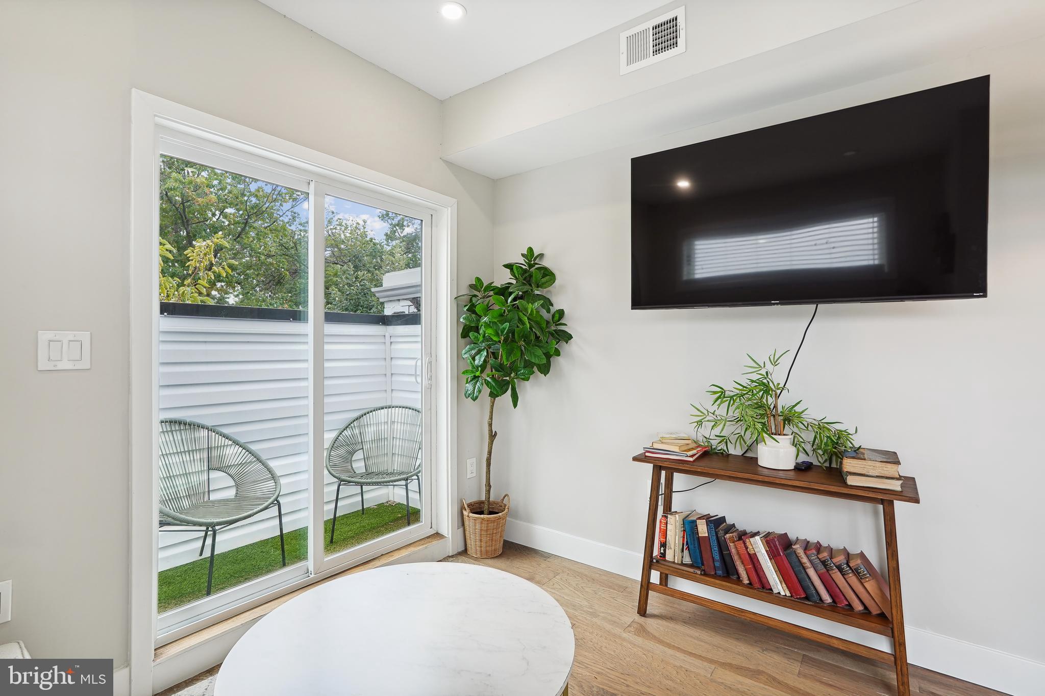 Real estate listing preview #12