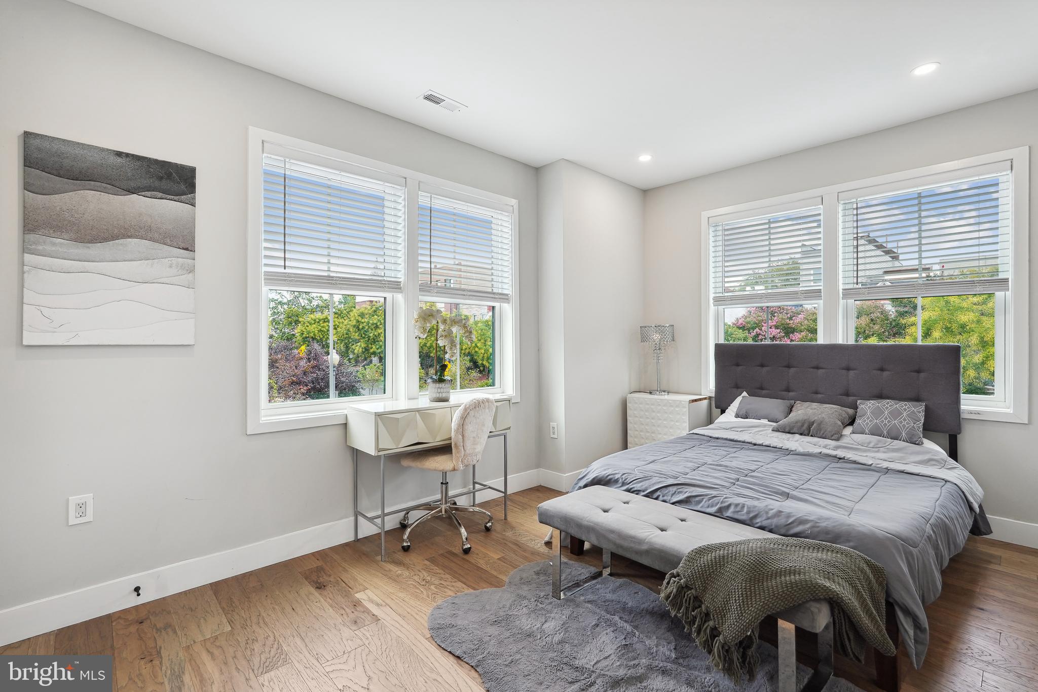 Real estate listing preview #16