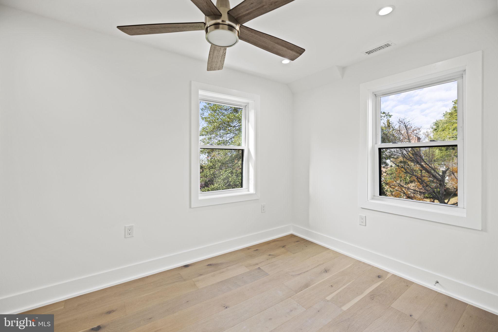 Real estate listing preview #35