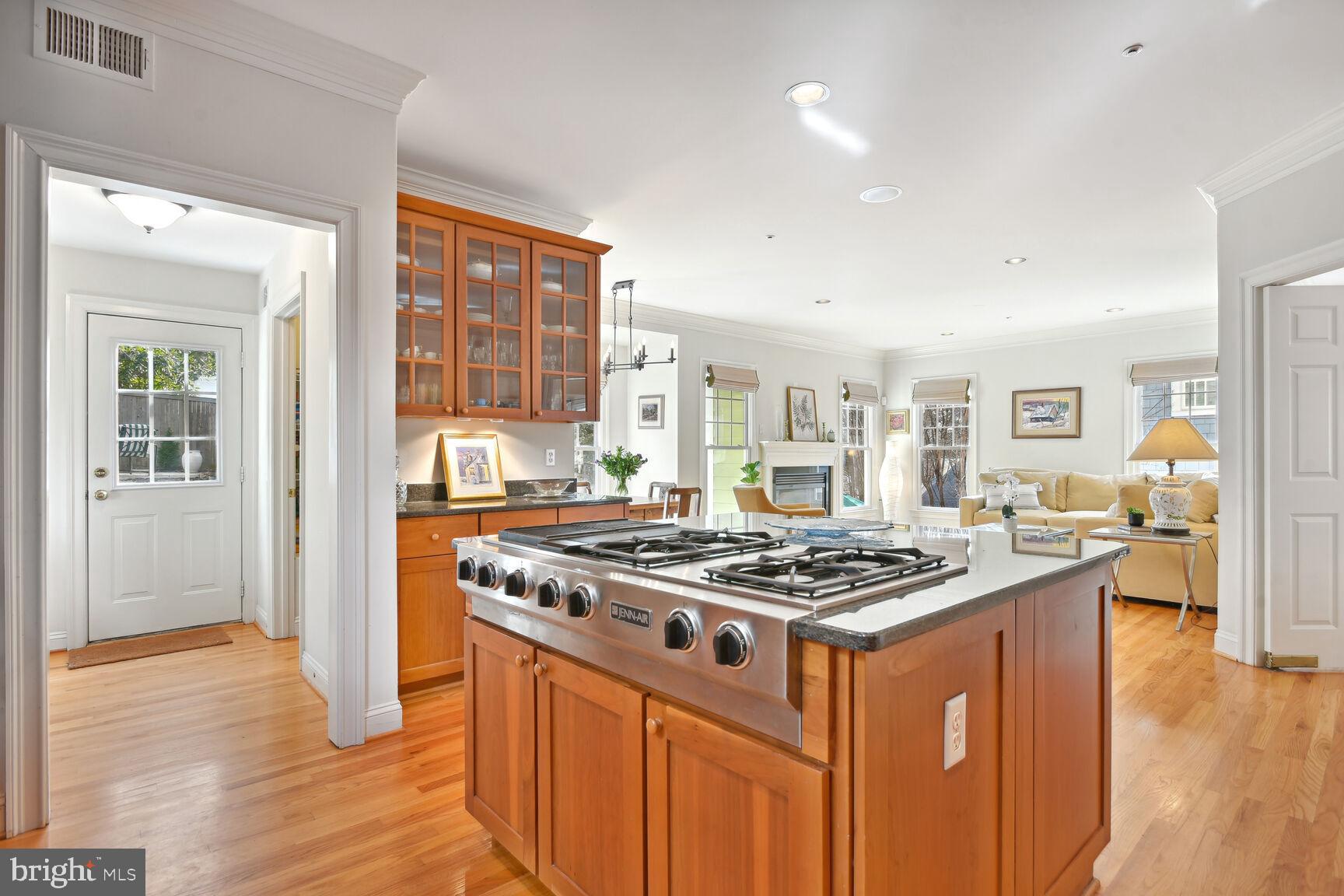 Real estate listing preview #22