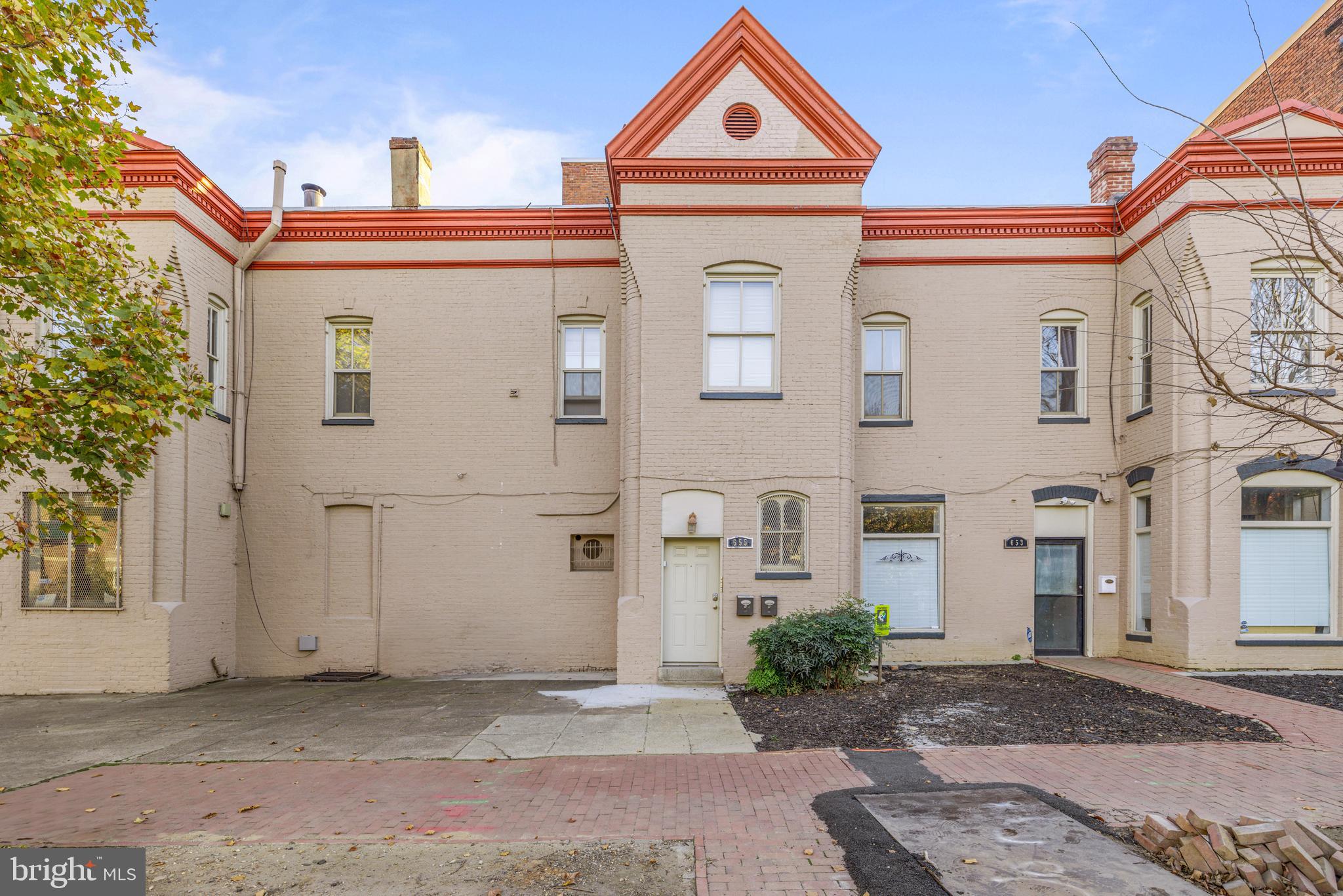 Real estate listing preview #3