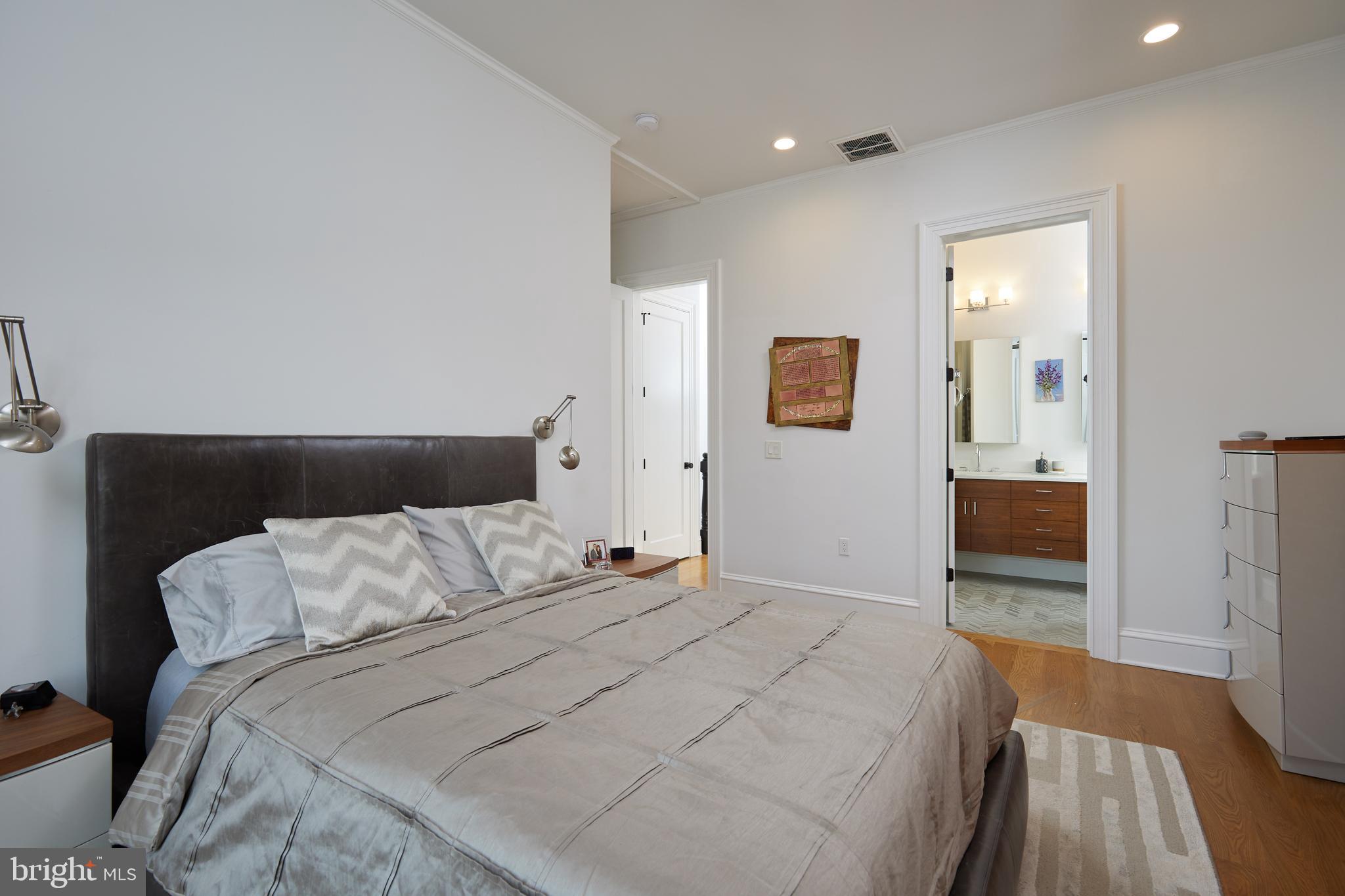 Real estate listing preview #16