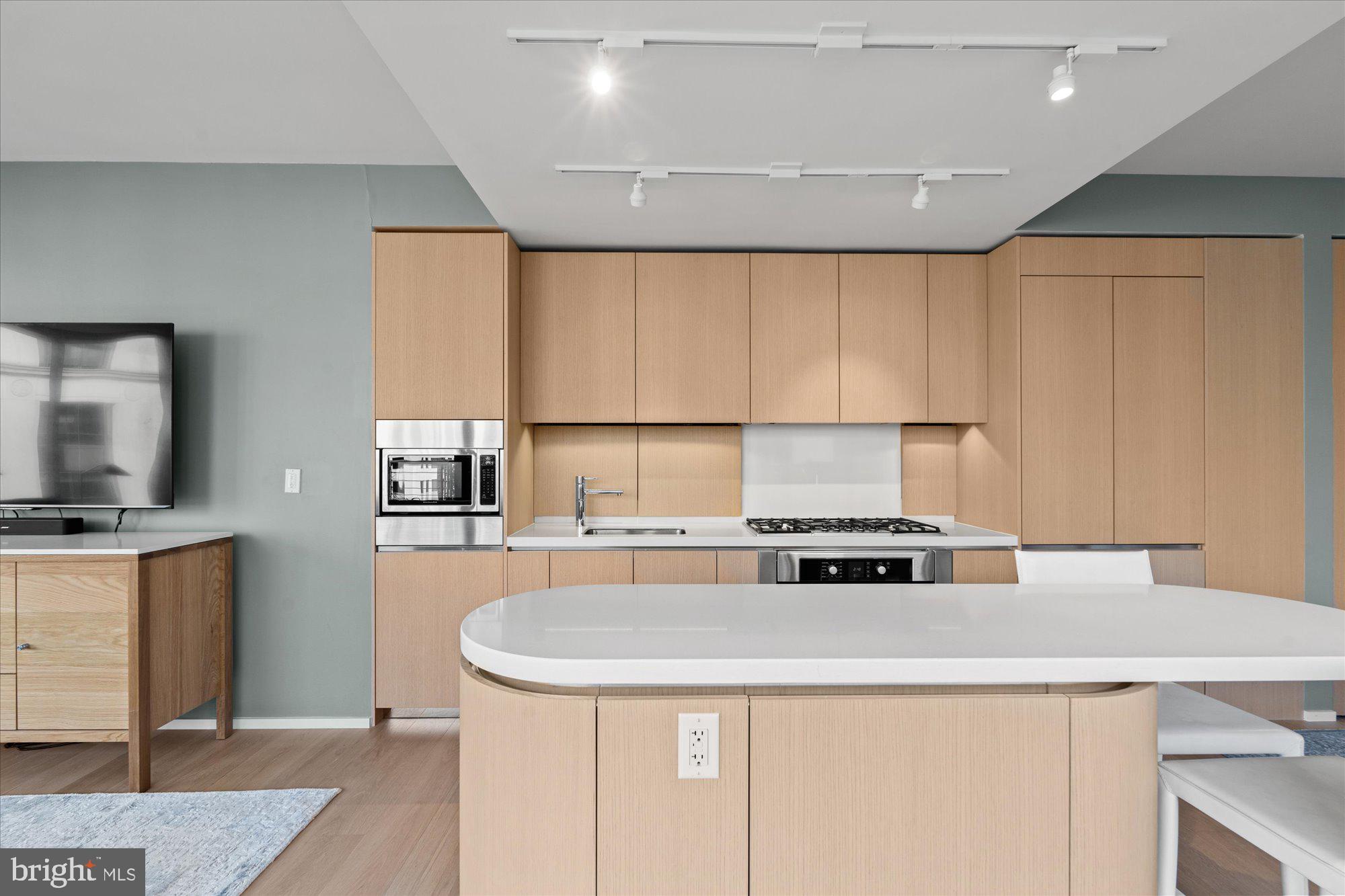 Real estate listing preview #8