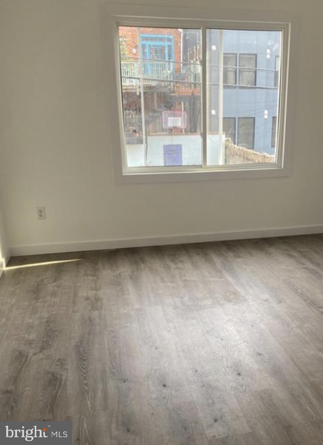 Real estate listing preview #8