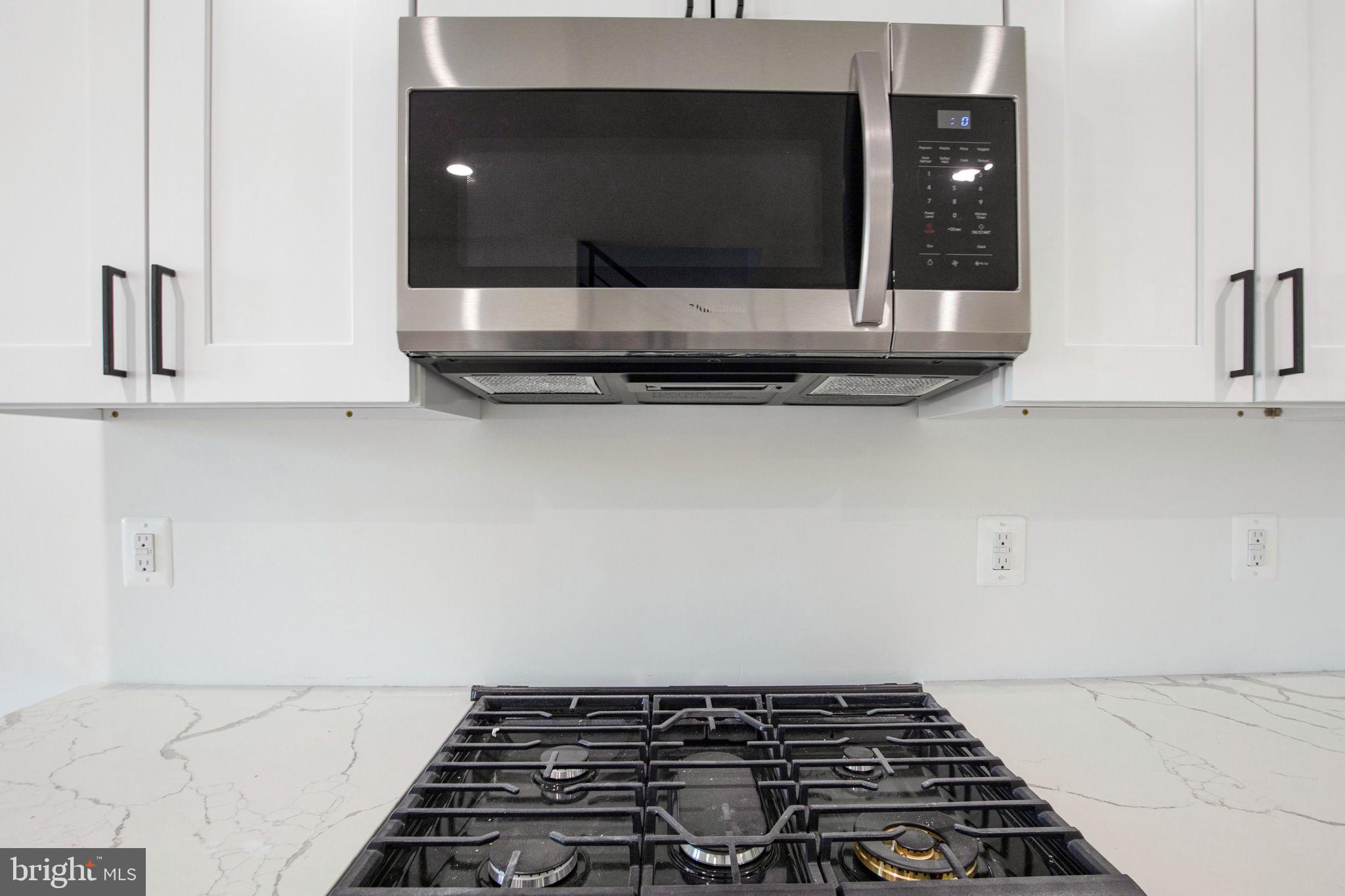 Real estate listing preview #8