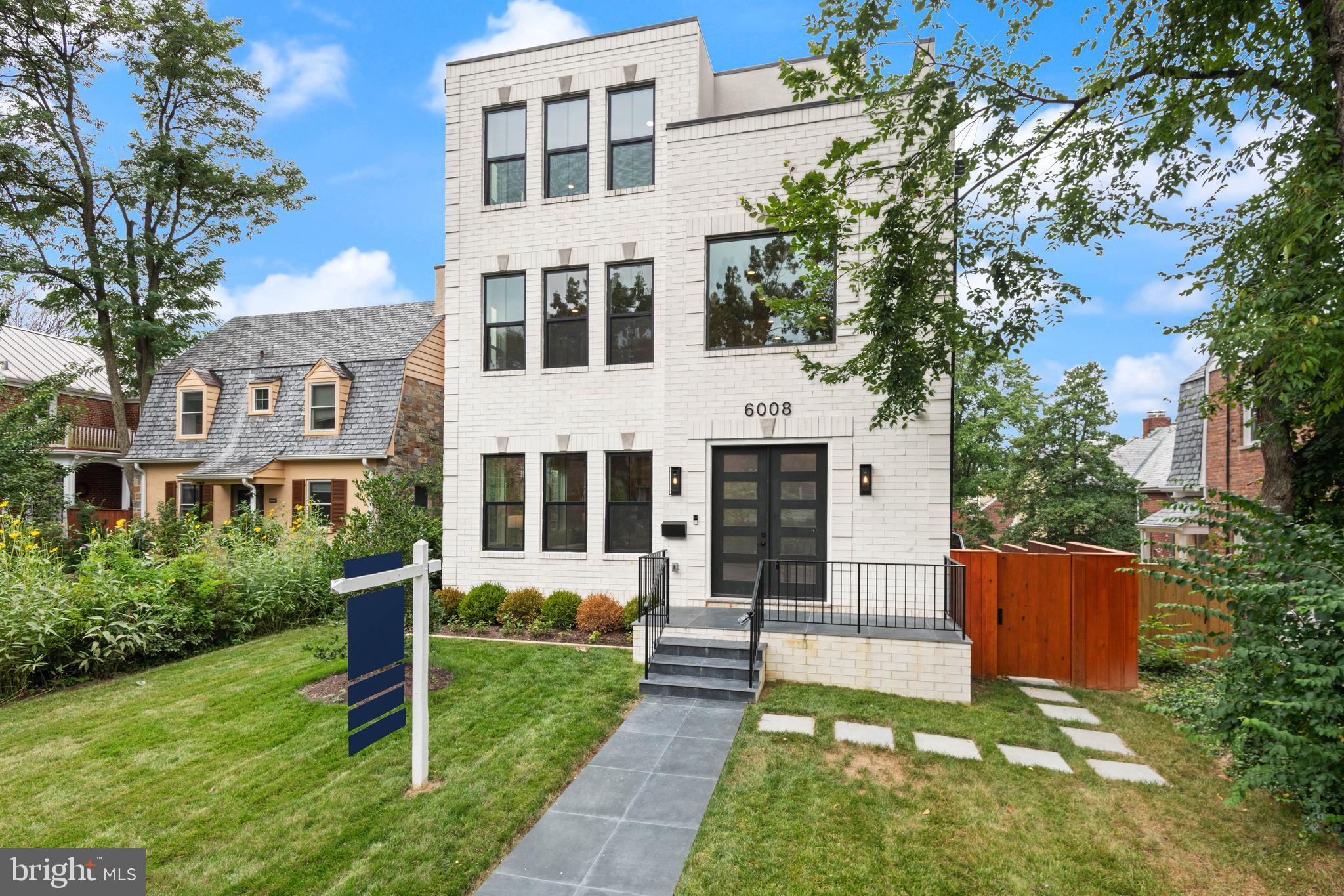 Real estate listing preview #2