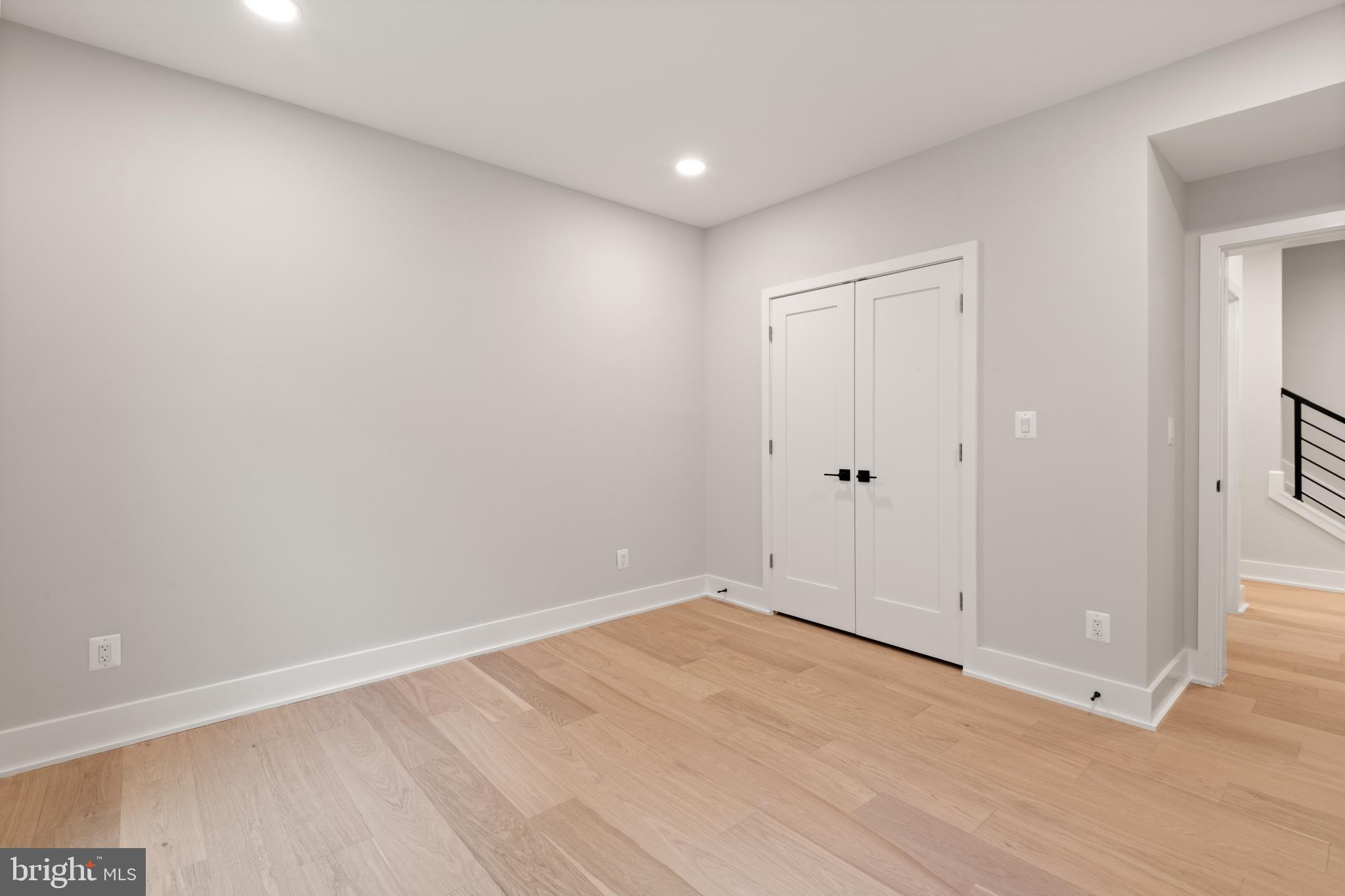 Real estate listing preview #24