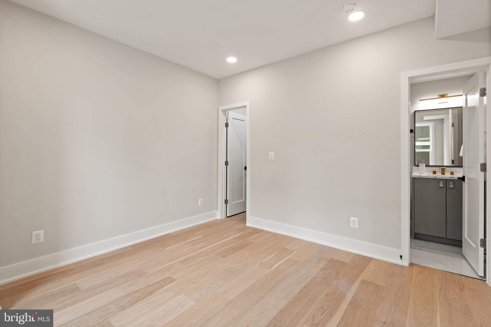 Real estate listing preview #28