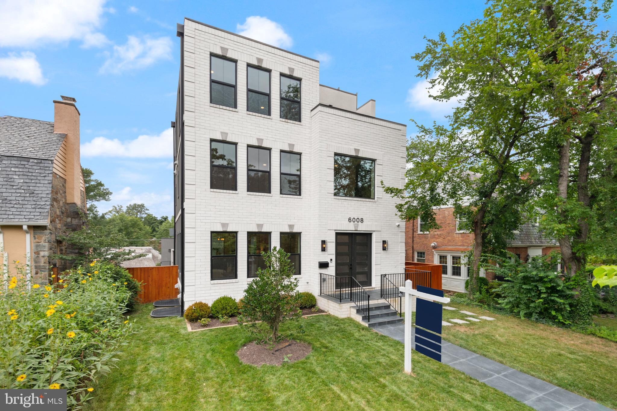 Real estate listing preview #3