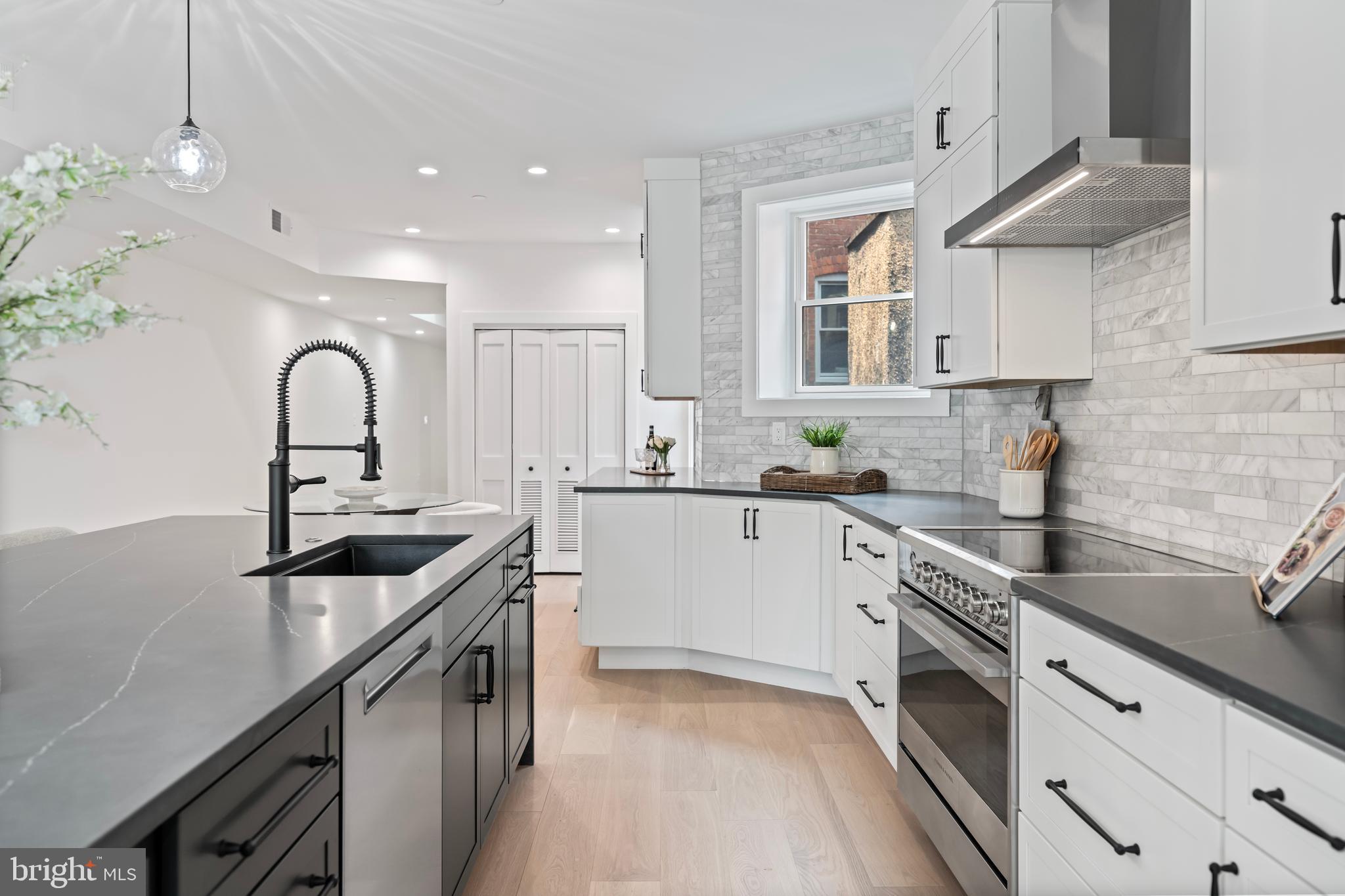 Real estate listing preview #15