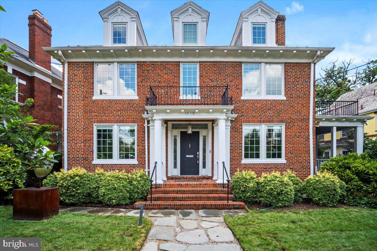 Real estate listing preview #1