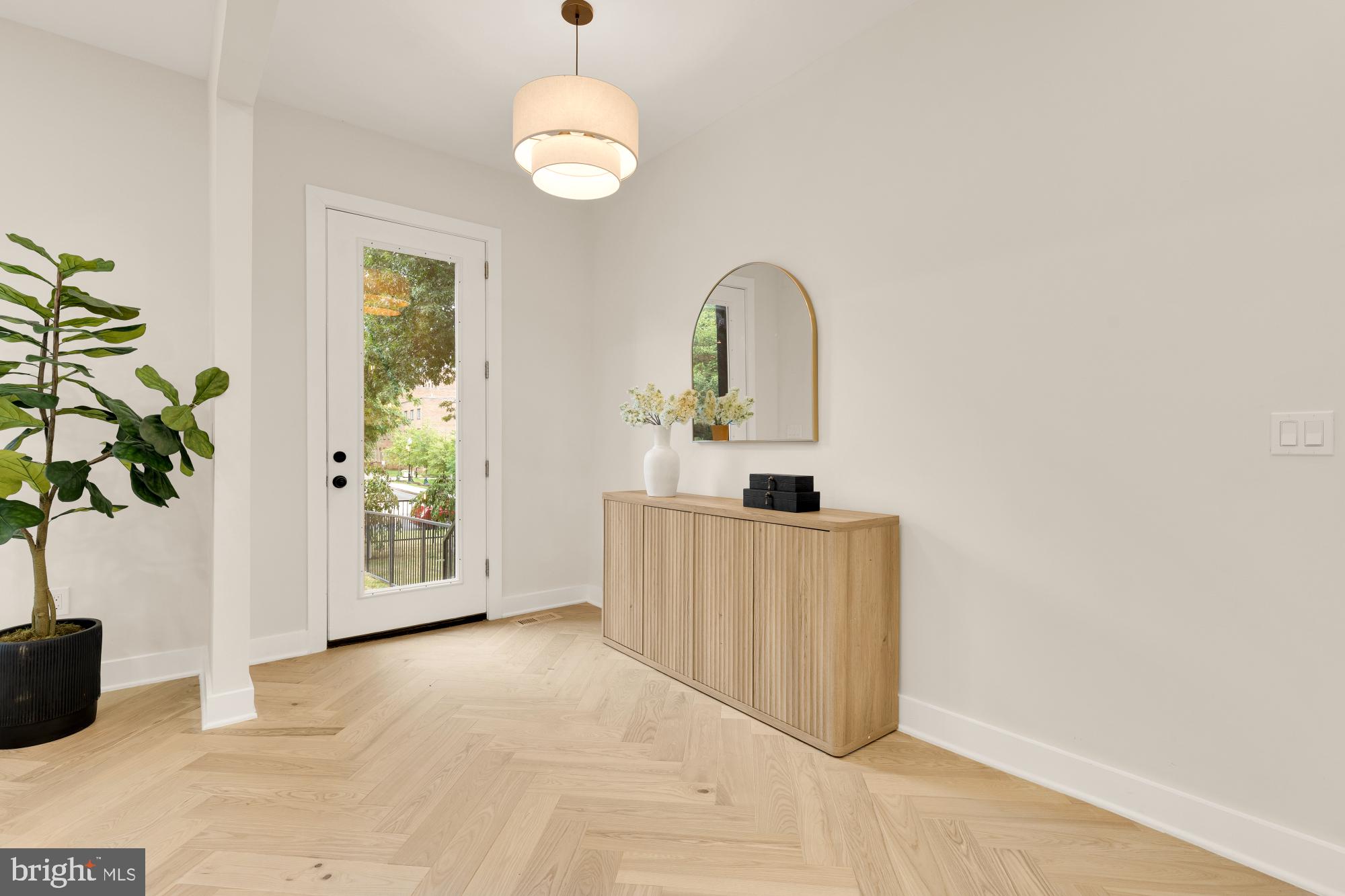 Real estate listing preview #4