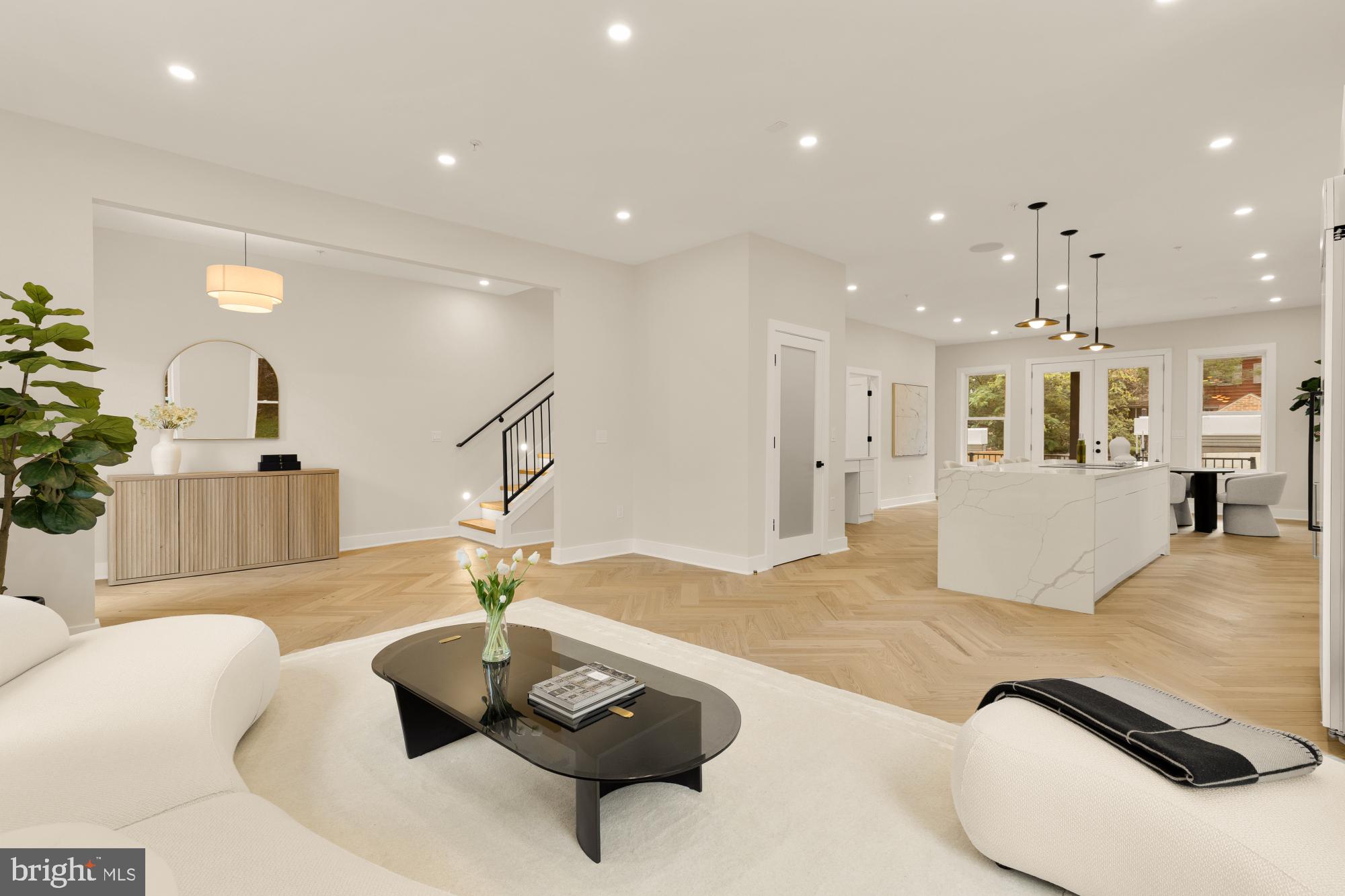 Real estate listing preview #8