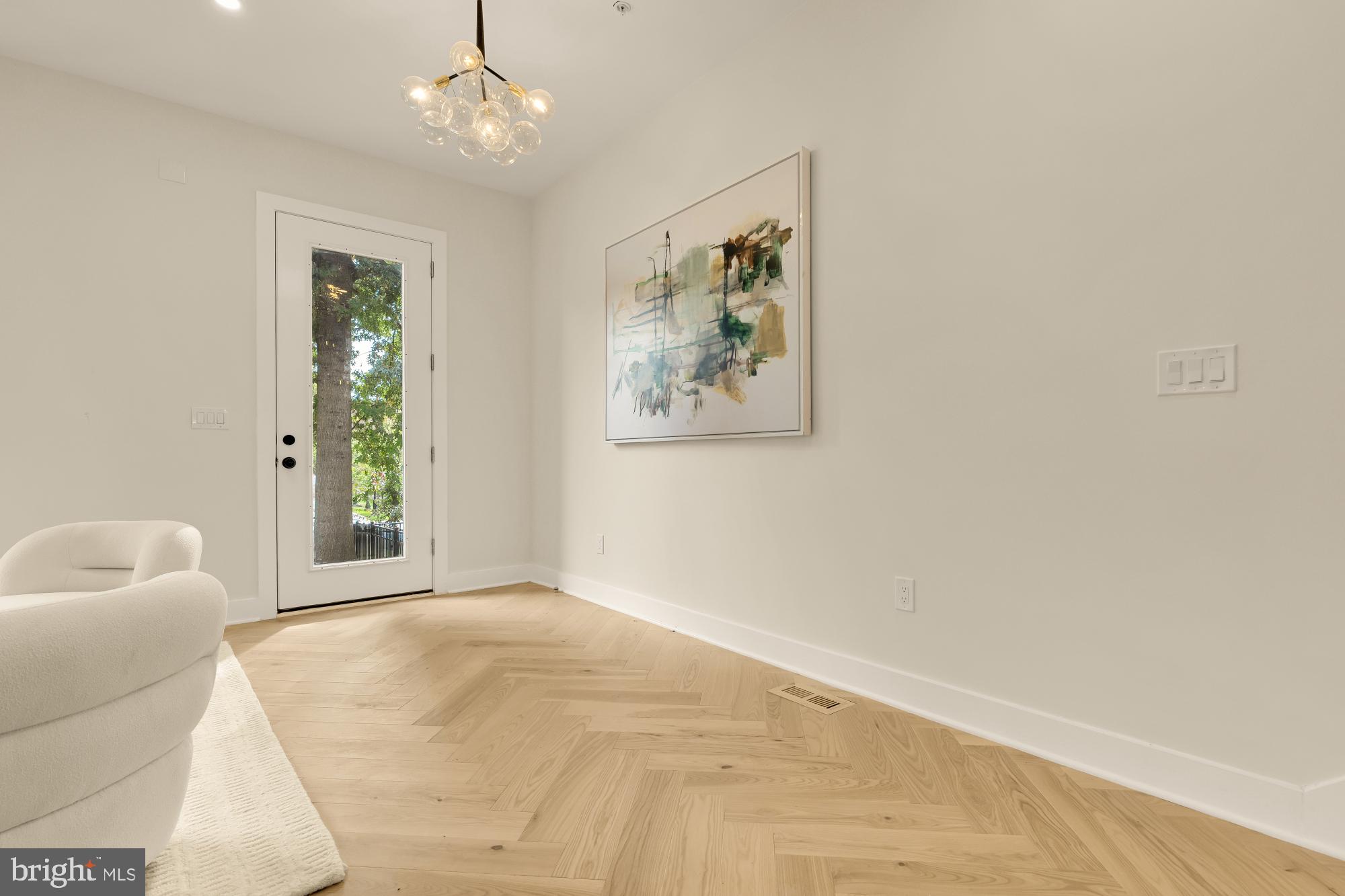 Real estate listing preview #6