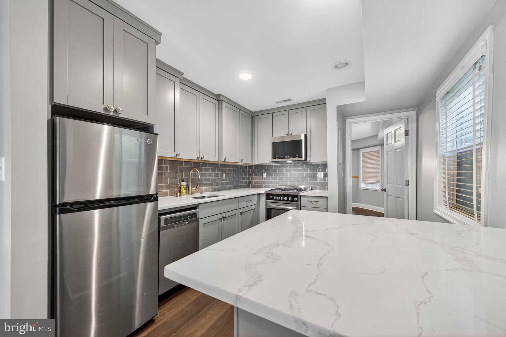 Real estate listing preview #6