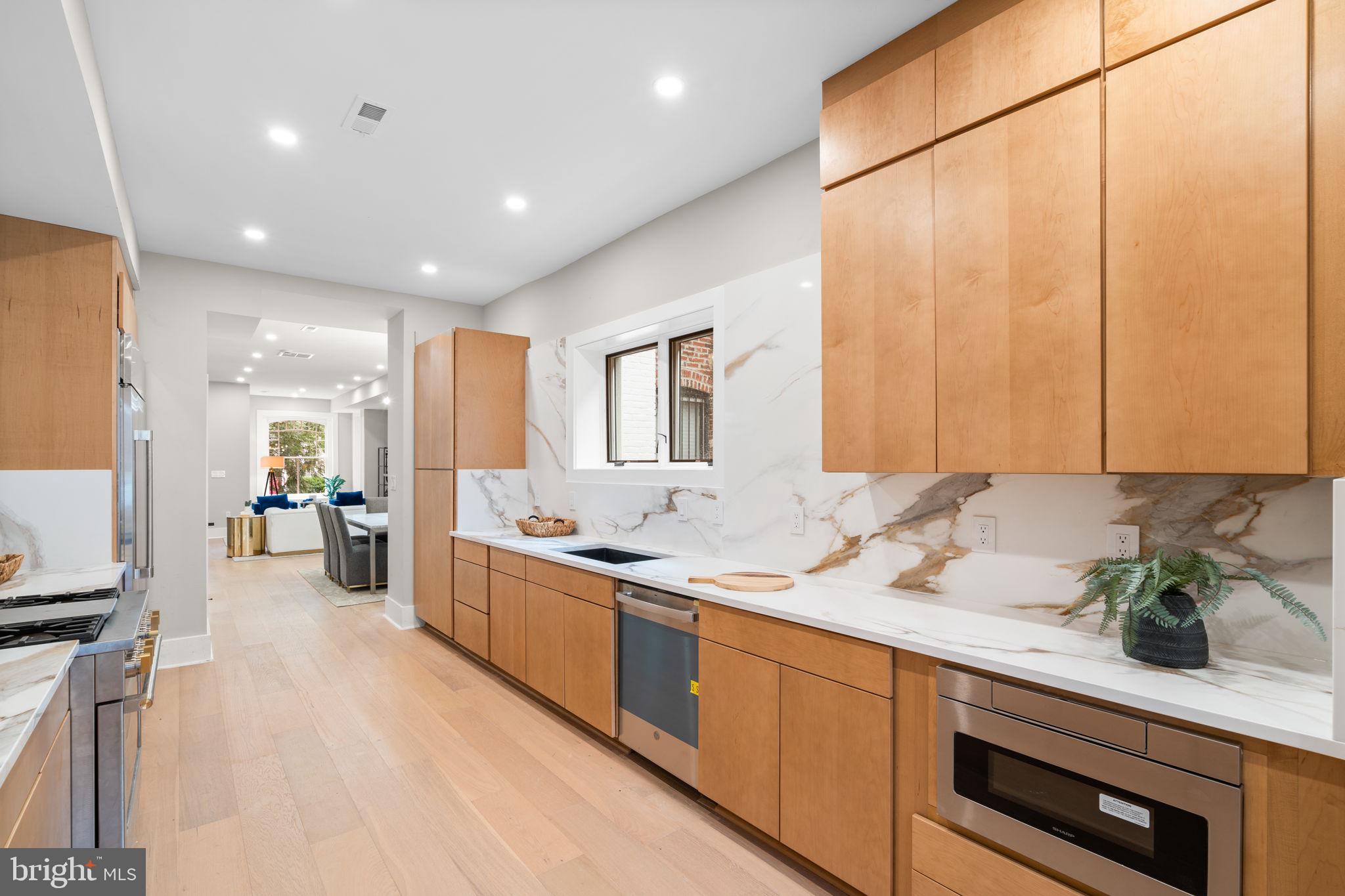 Real estate listing preview #12