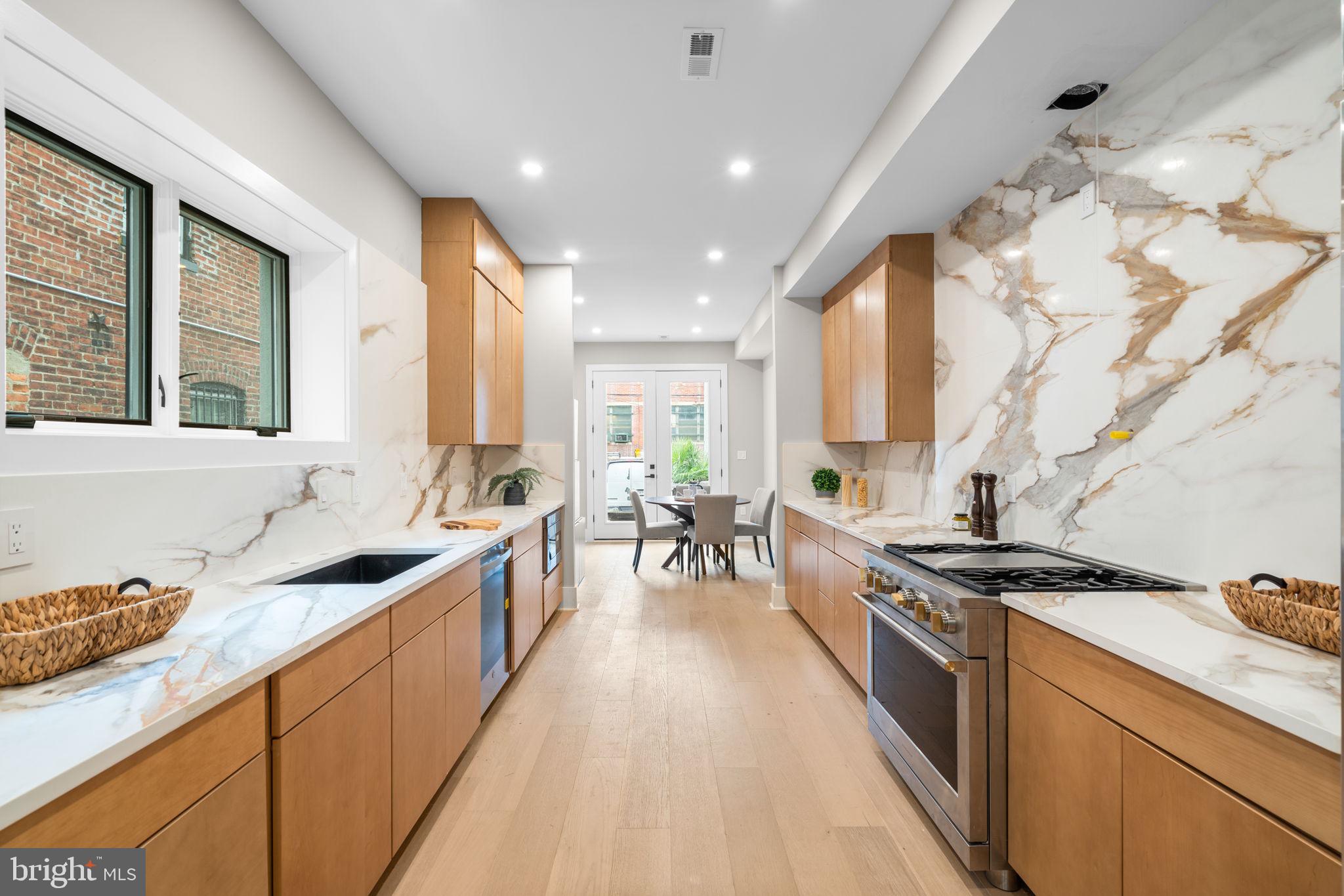 Real estate listing preview #8