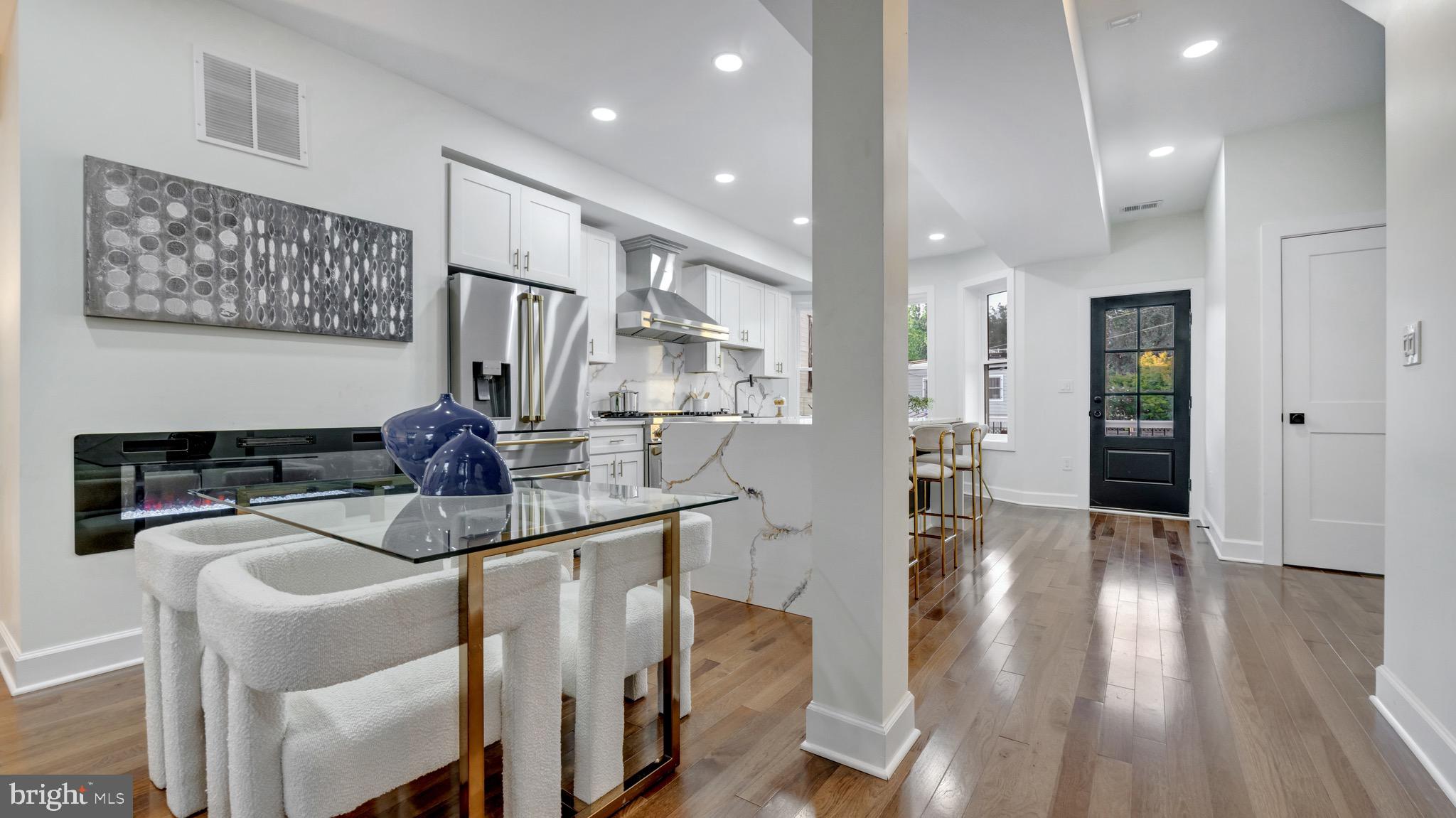 Real estate listing preview #8