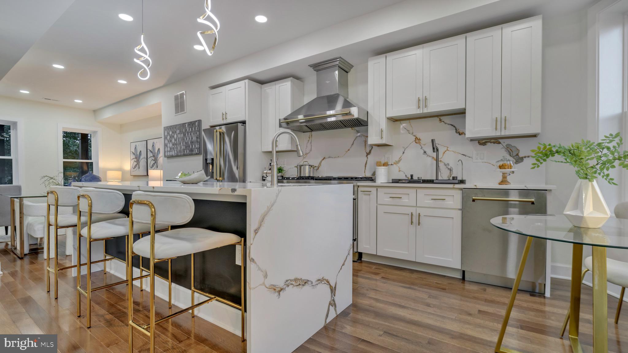 Real estate listing preview #14