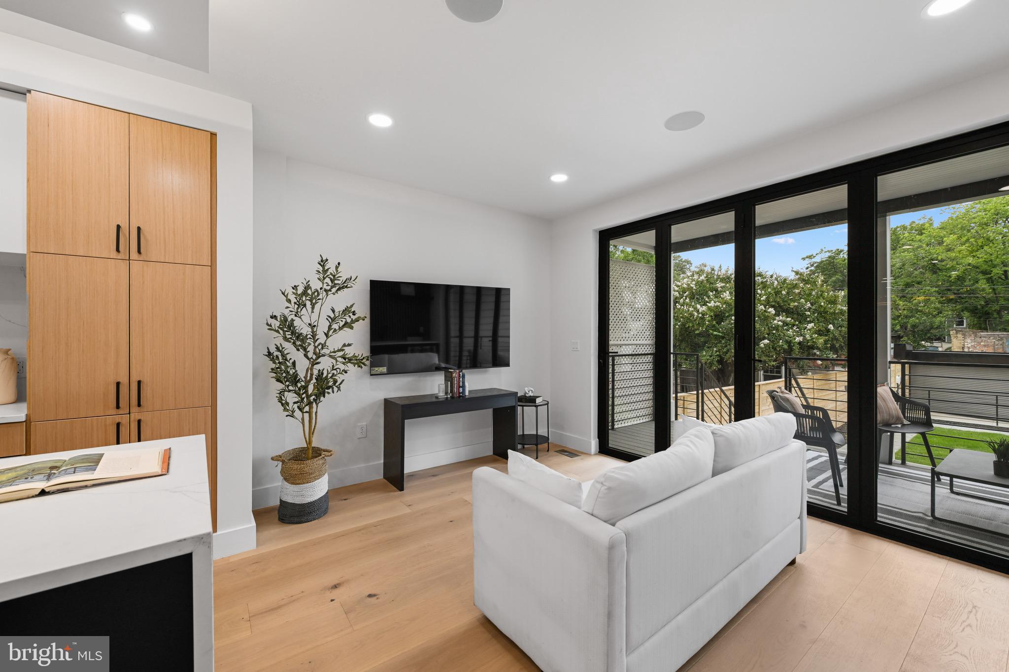 Real estate listing preview #9