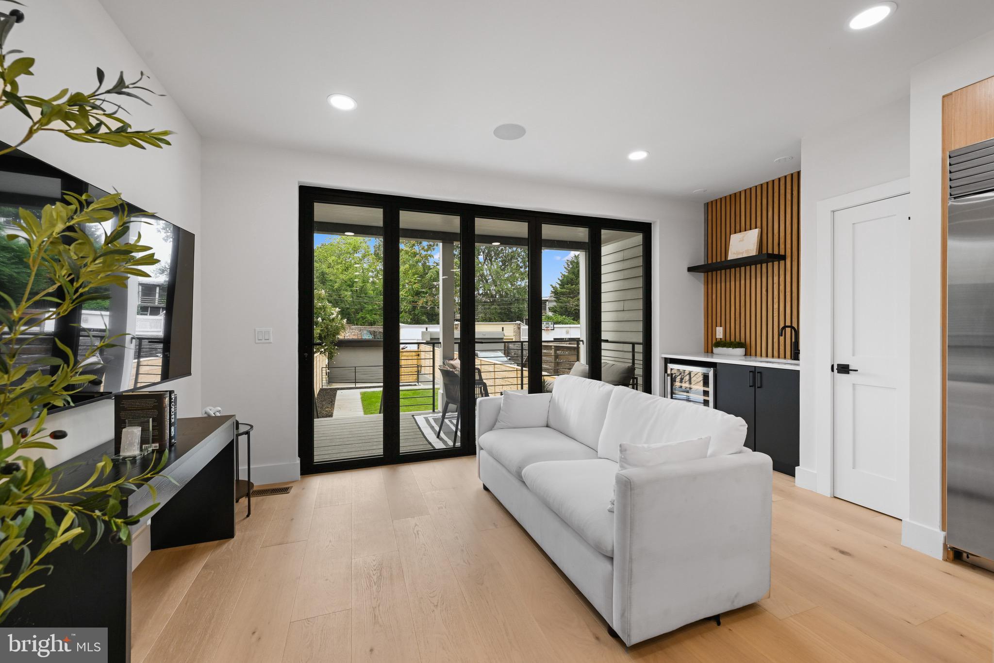 Real estate listing preview #10