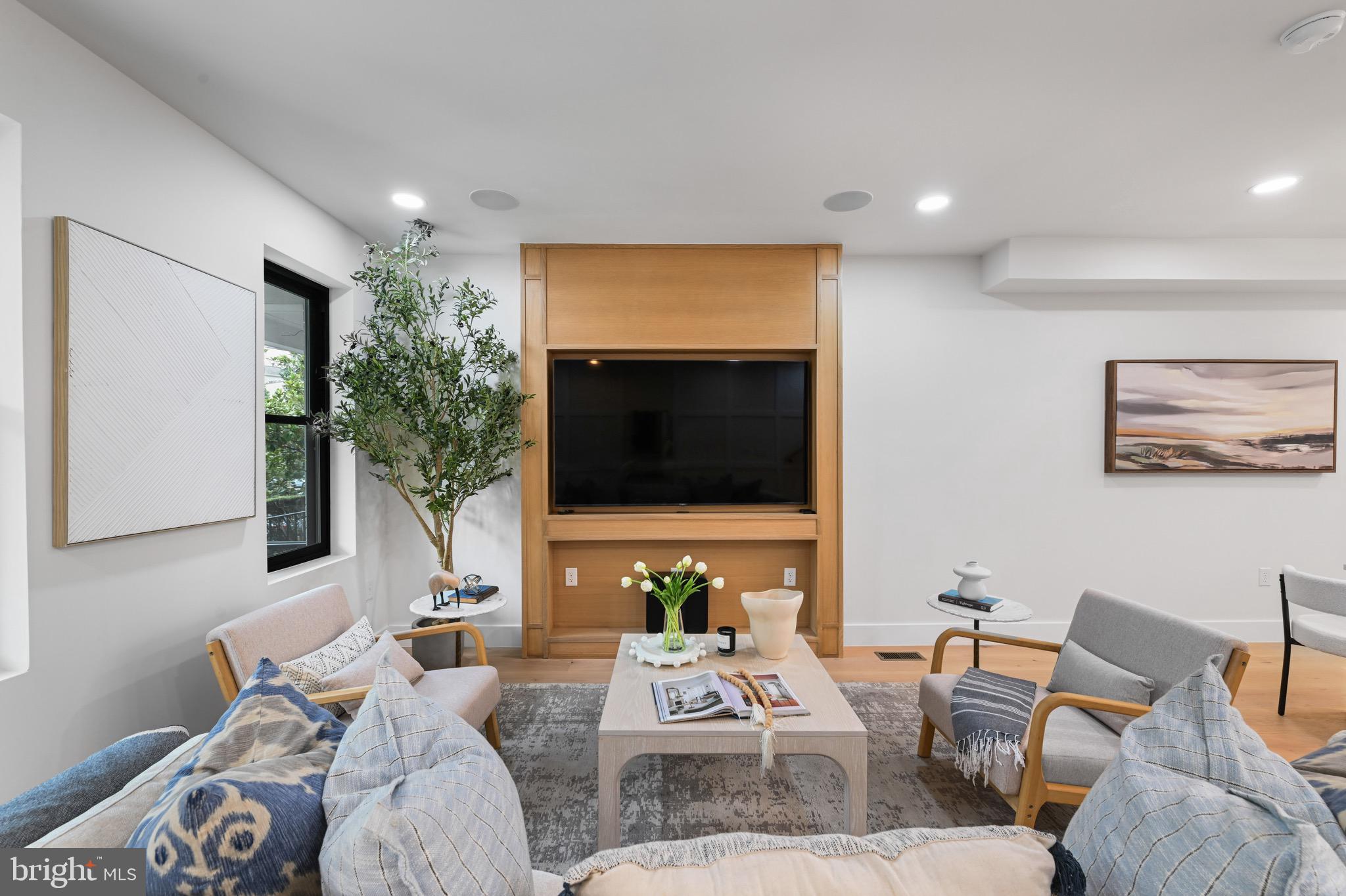 Real estate listing preview #4