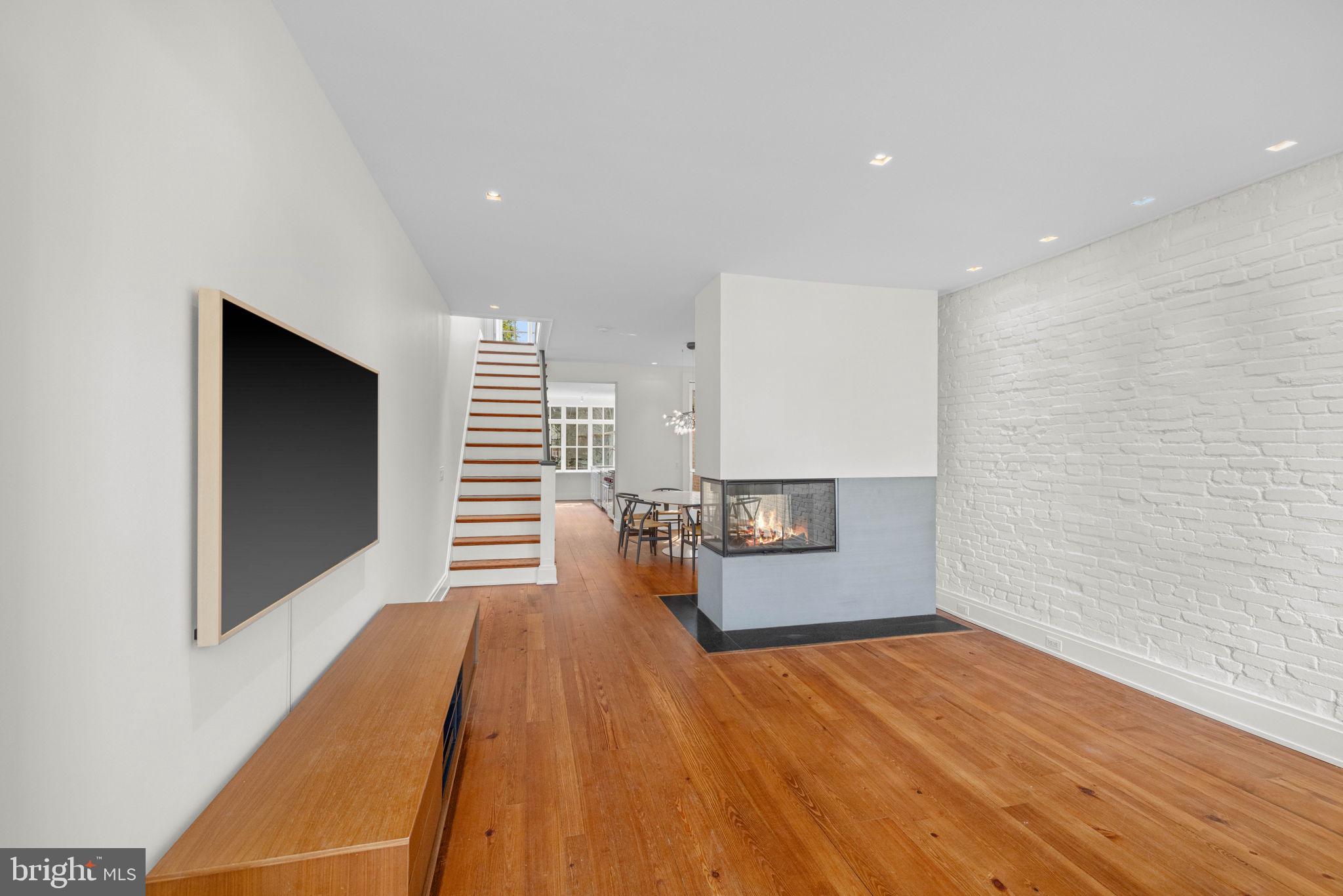 Real estate listing preview #2