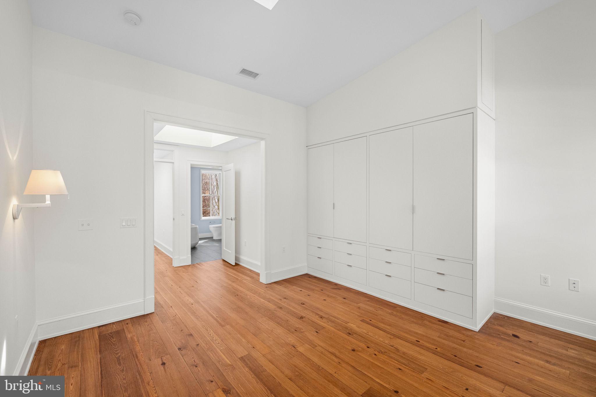 Real estate listing preview #9