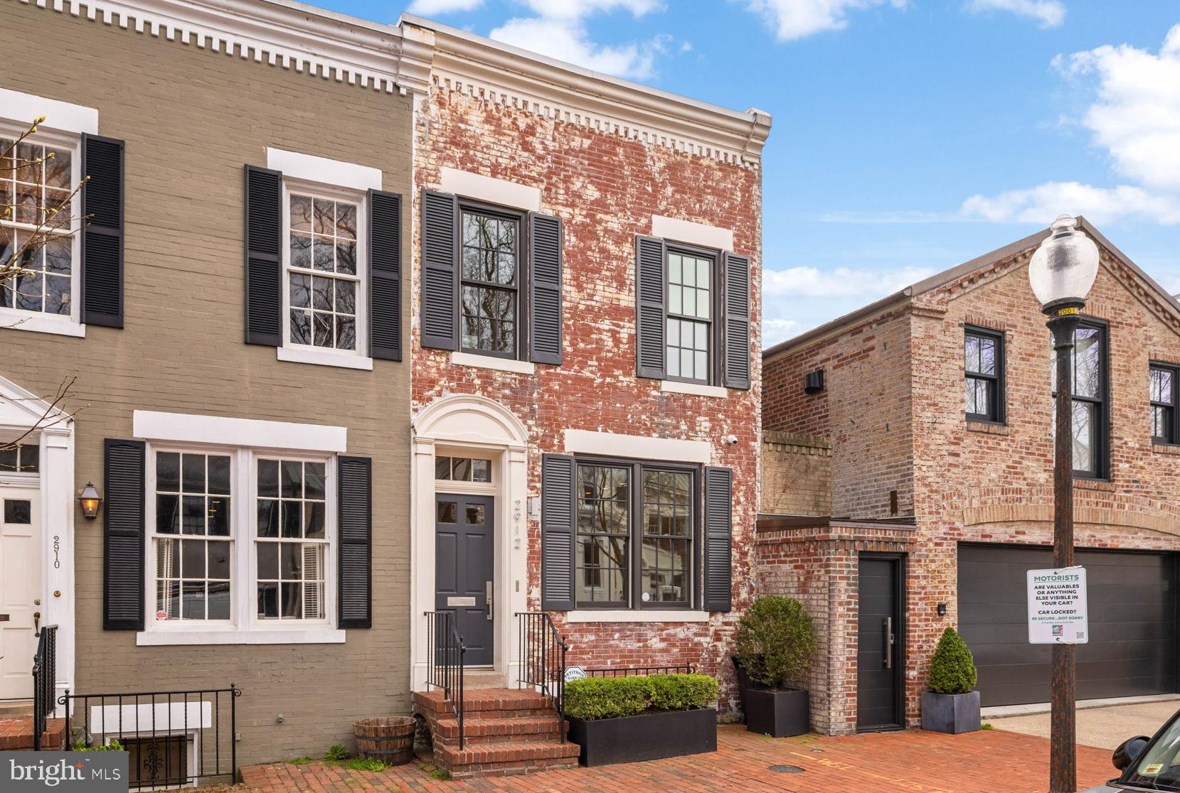 Real estate listing preview #1