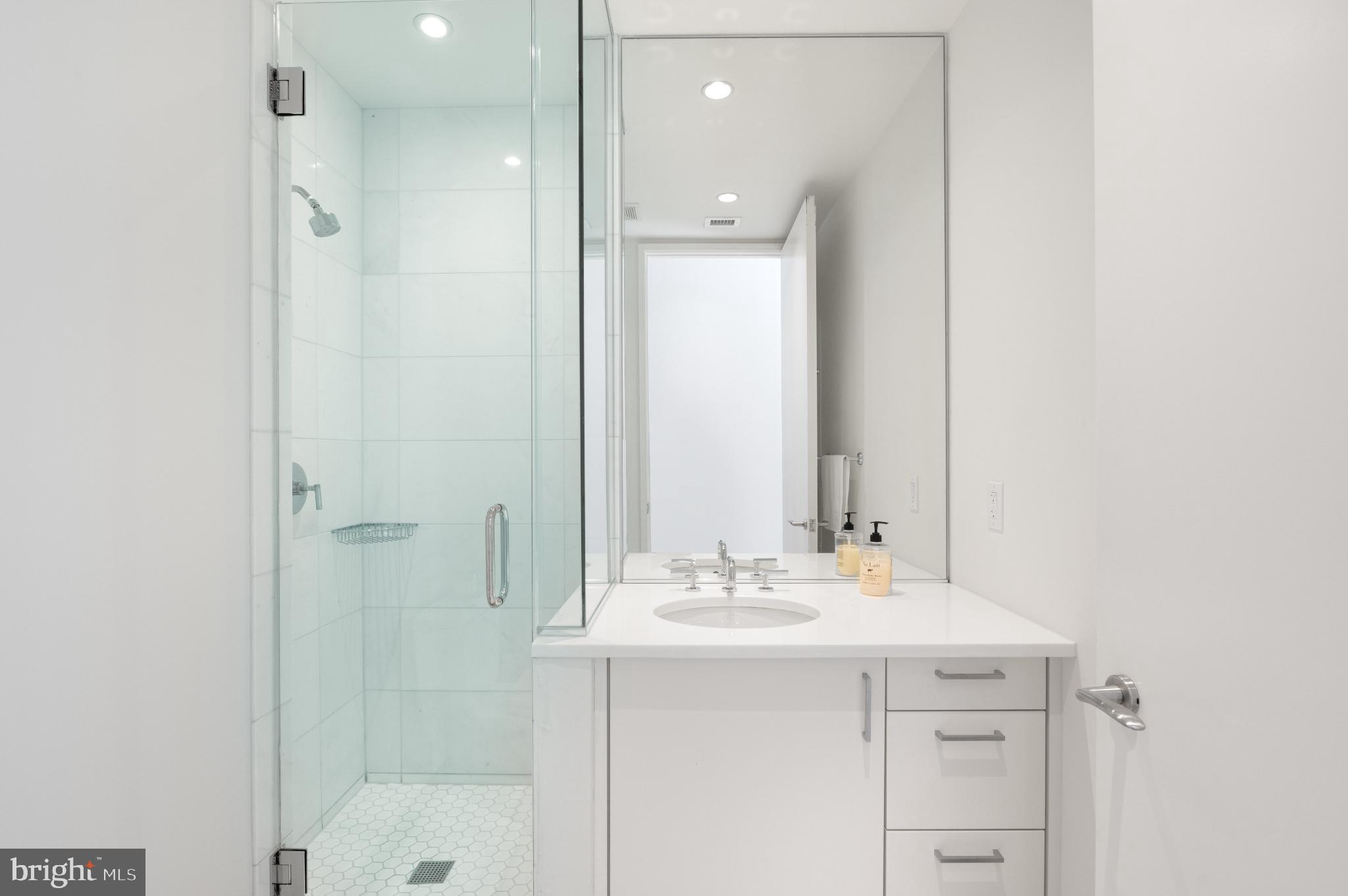 Real estate listing preview #11