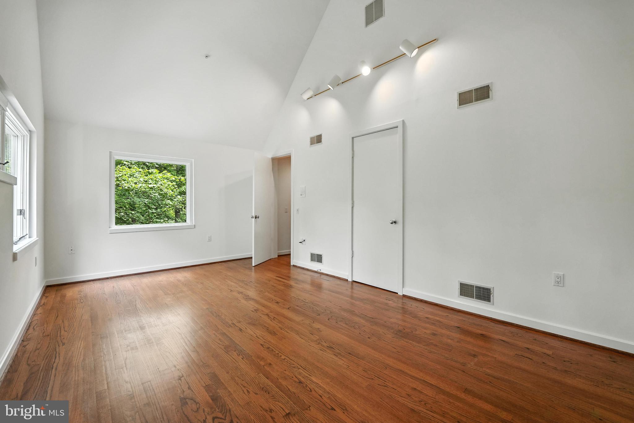 Real estate listing preview #49