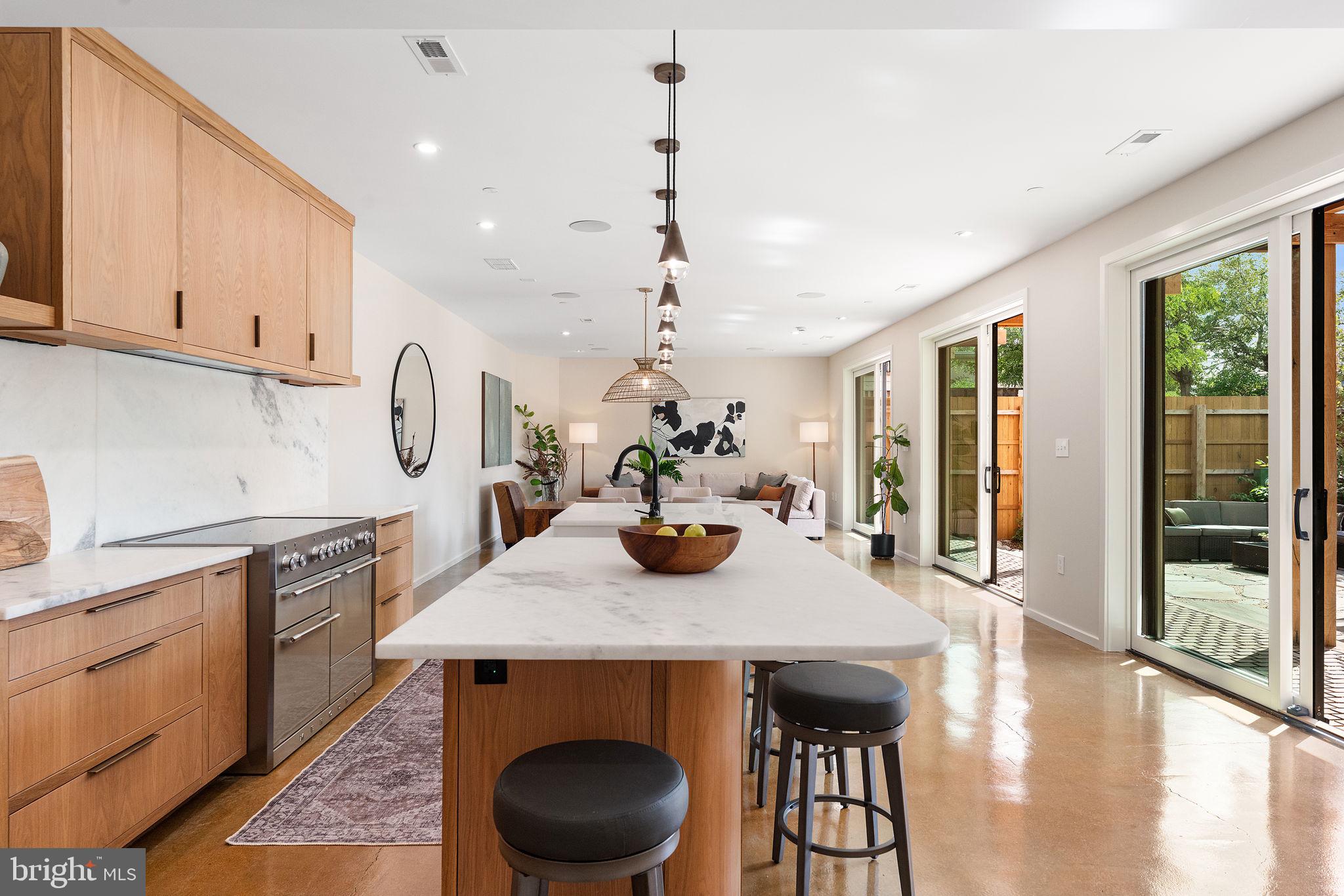 Real estate listing preview #8