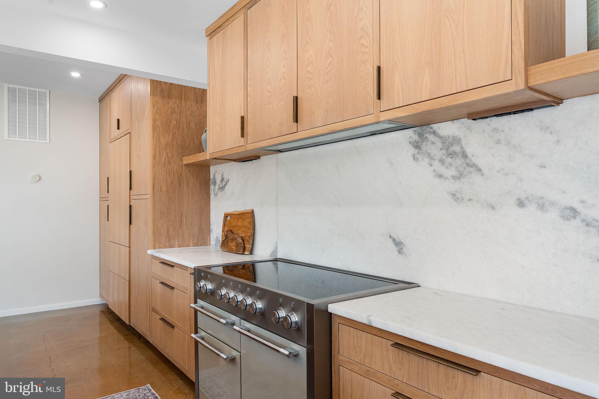 Real estate listing preview #24