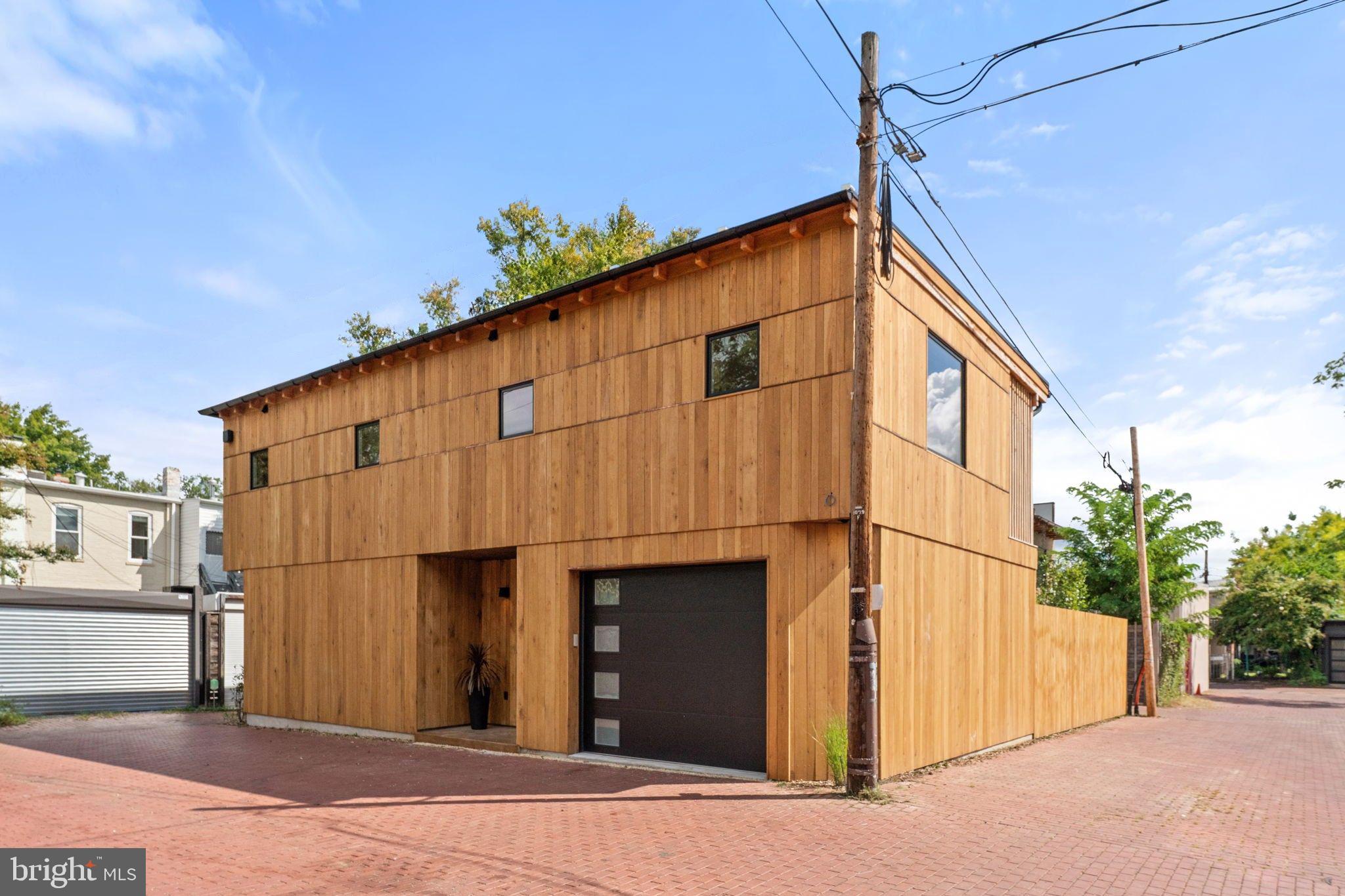 Real estate listing preview #2