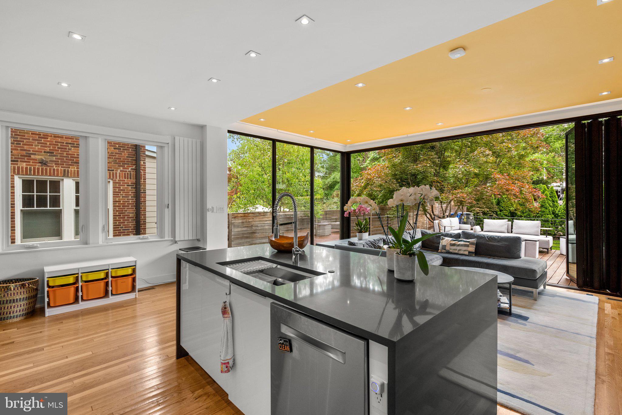 Real estate listing preview #18