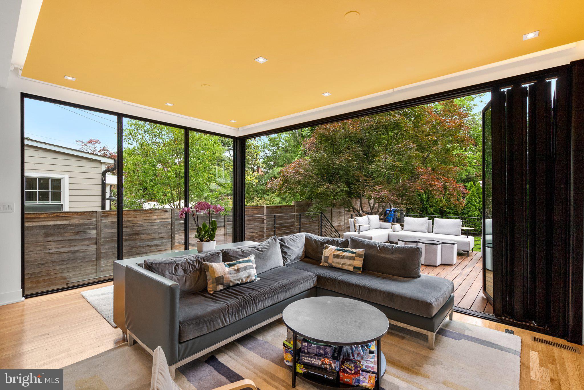 Real estate listing preview #16